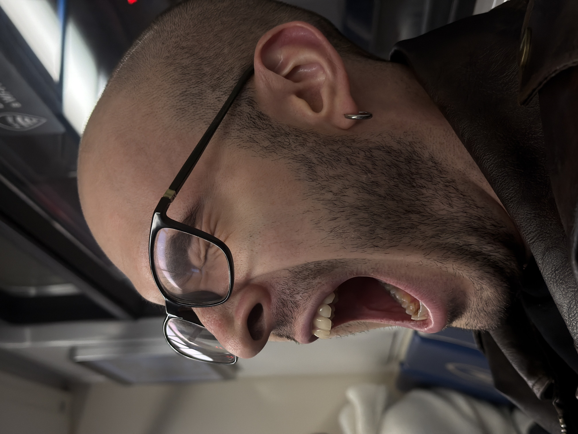 Man photographed yawning on Moscow metro during evening commute