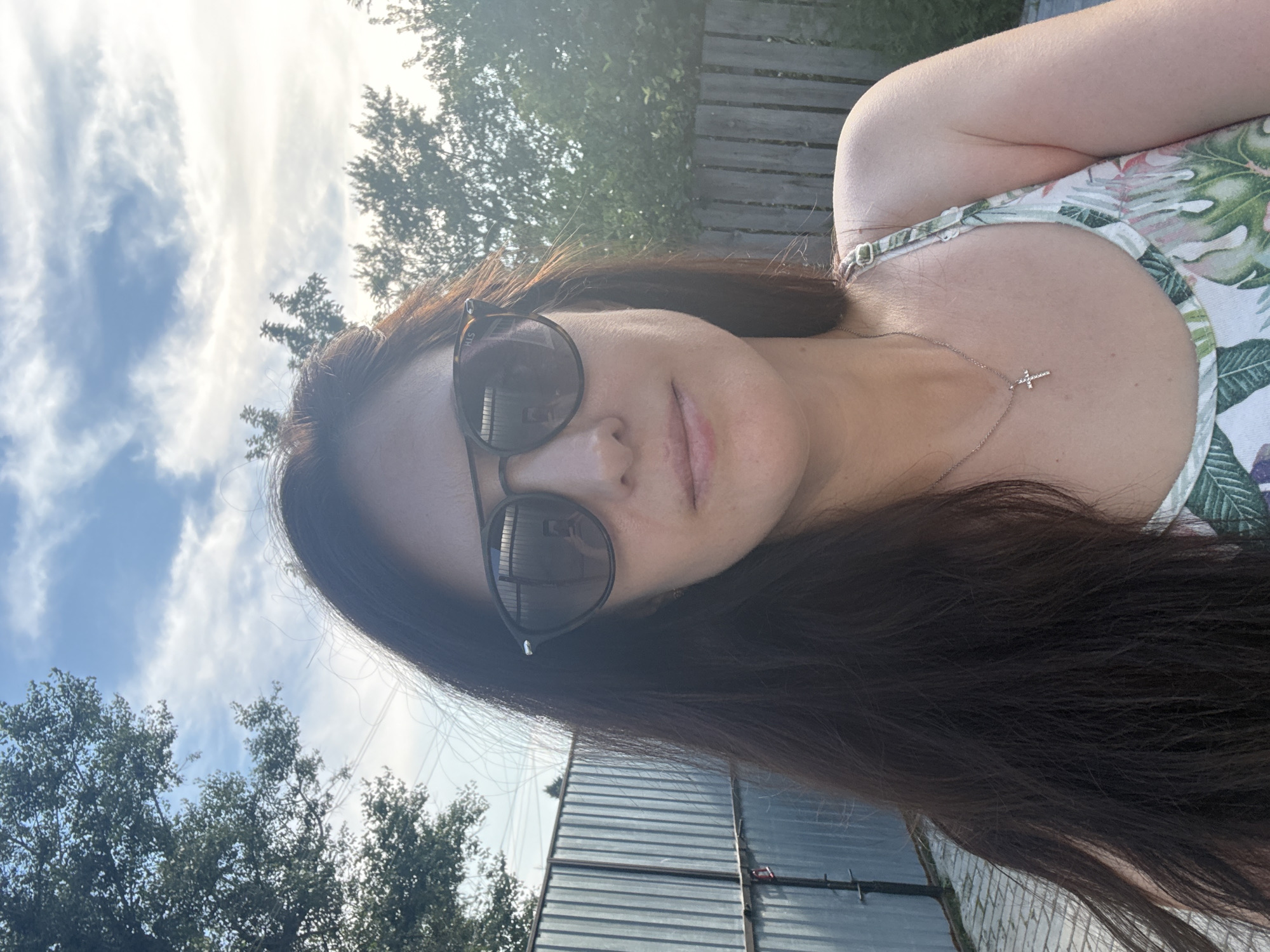 Afternoon snapshots of flowers and a selfie in Kurgan
