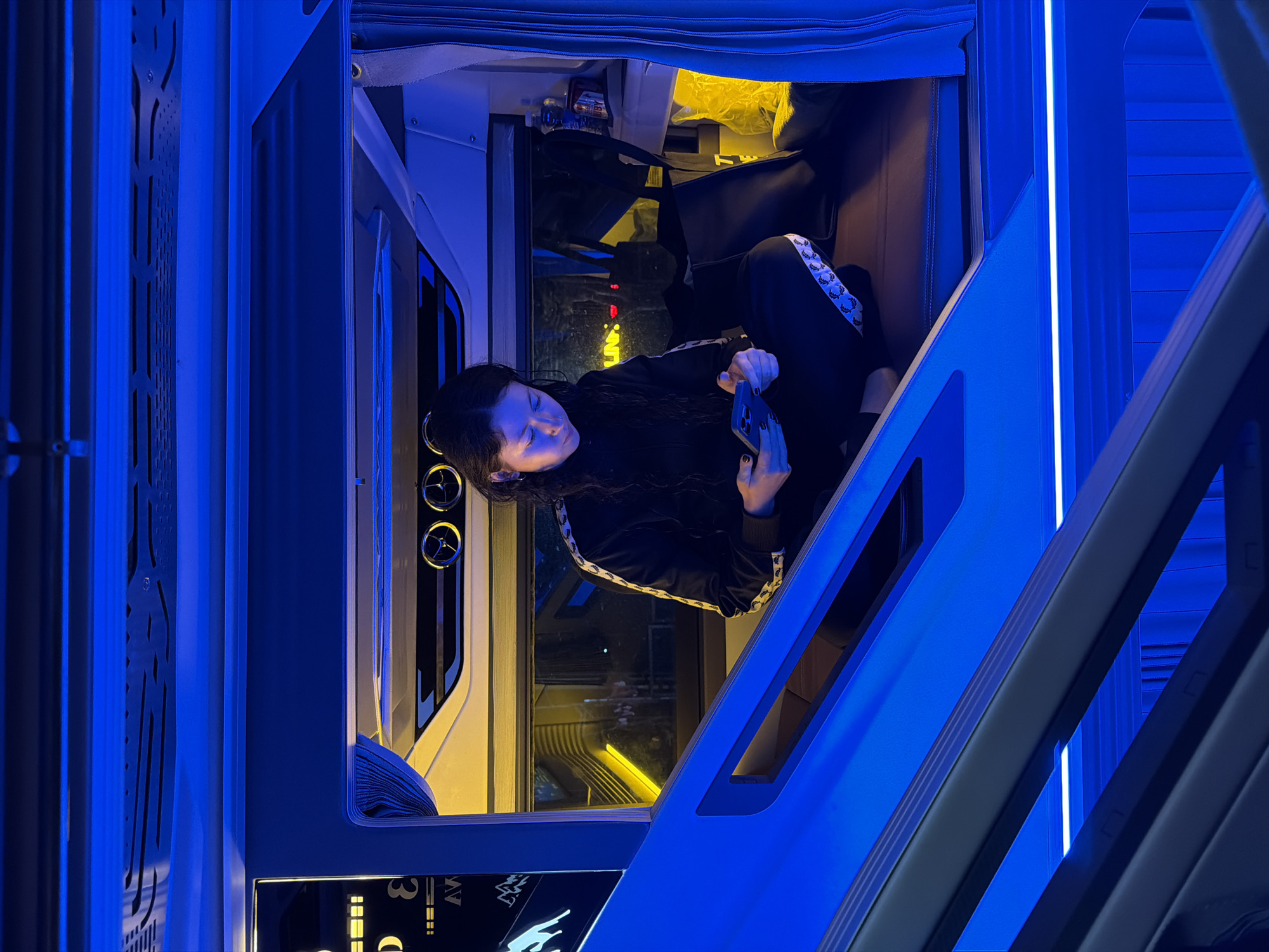 Modern sleeper transport with LED lighting documented in Đà Nẵng
