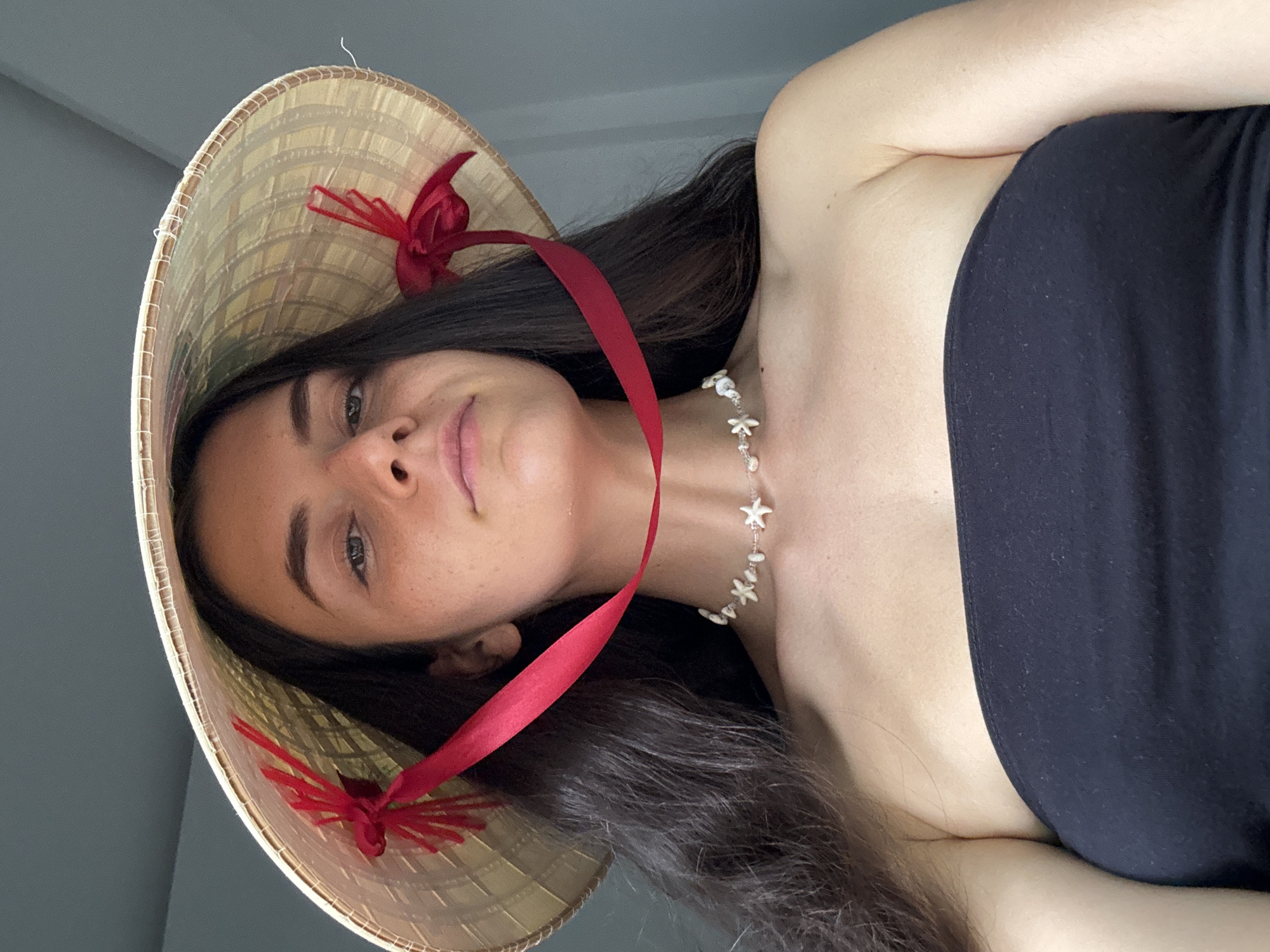 Woman poses with traditional Vietnamese hat in Mũi Né photo session