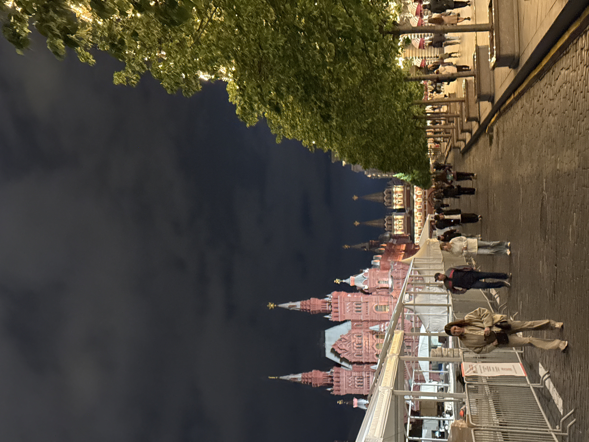 Evening stroll captures Moscow's illuminated Red Square district