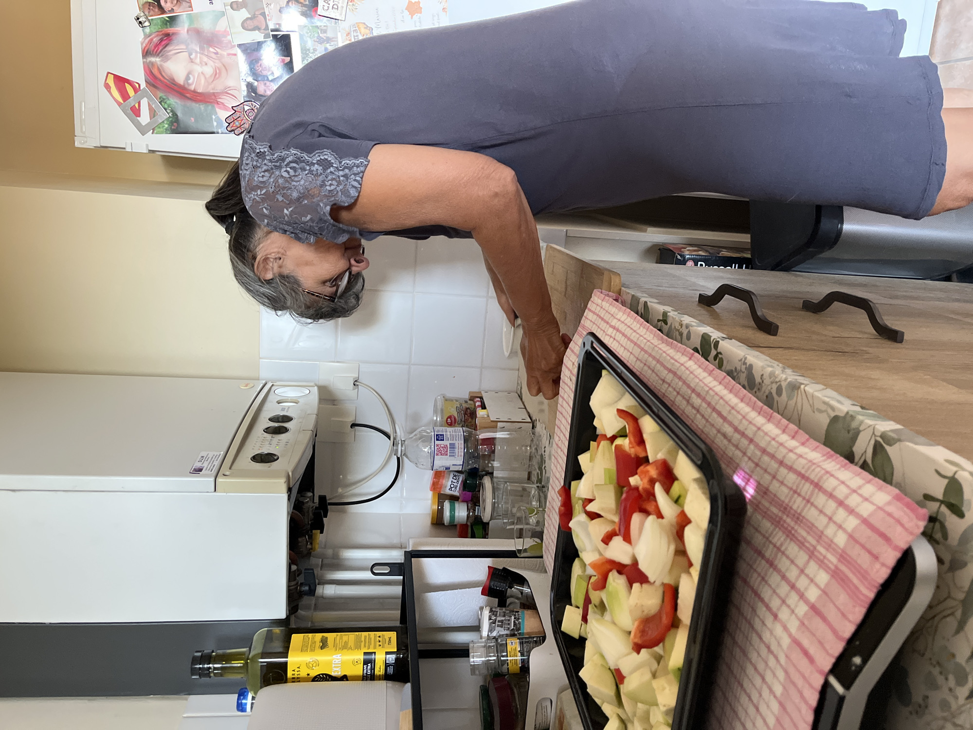 Cooking, crafting, and a cat — a quiet afternoon in Montélimar