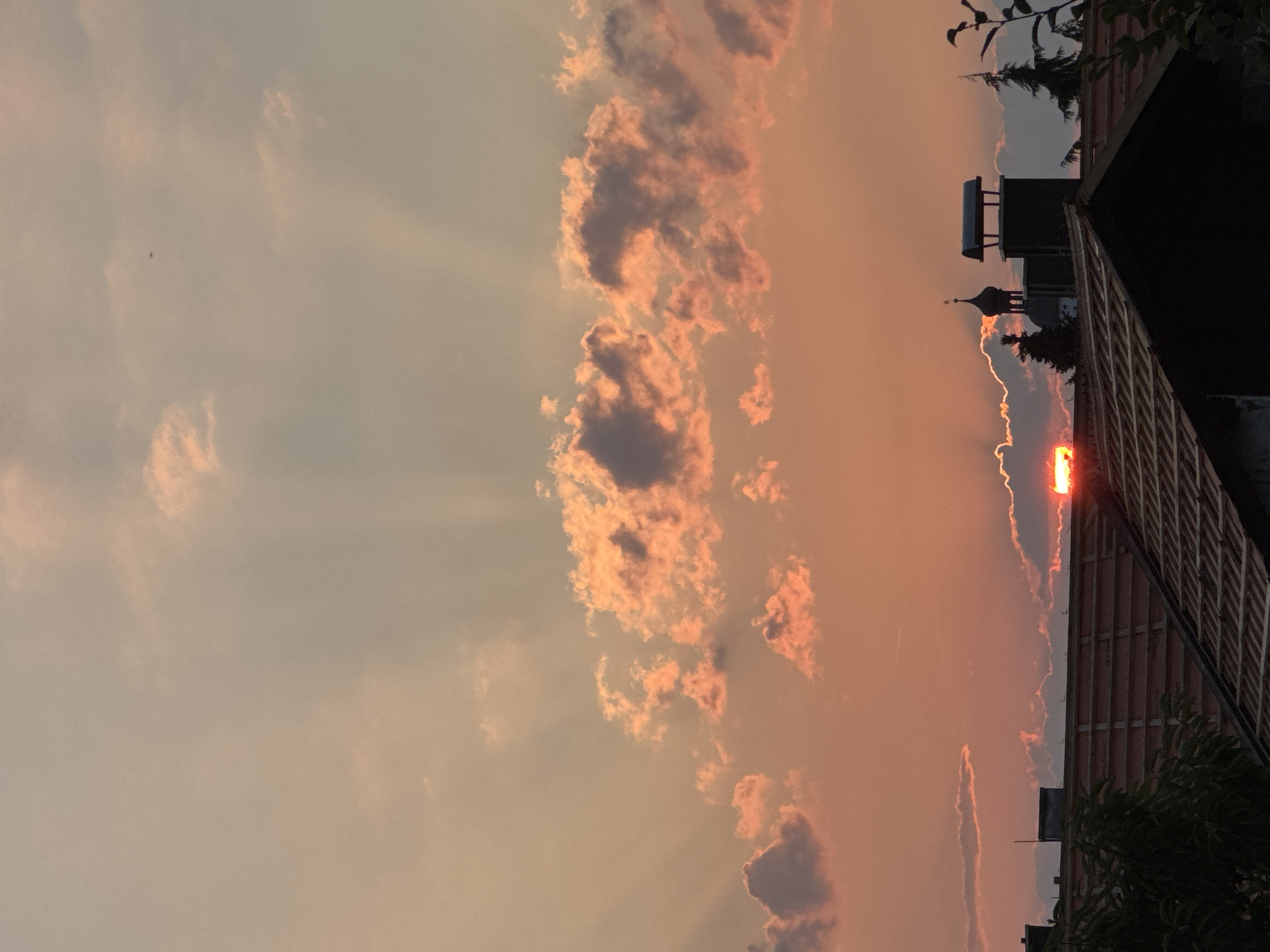 Sunset evening in Wettstetten with drinks, food, and garden views