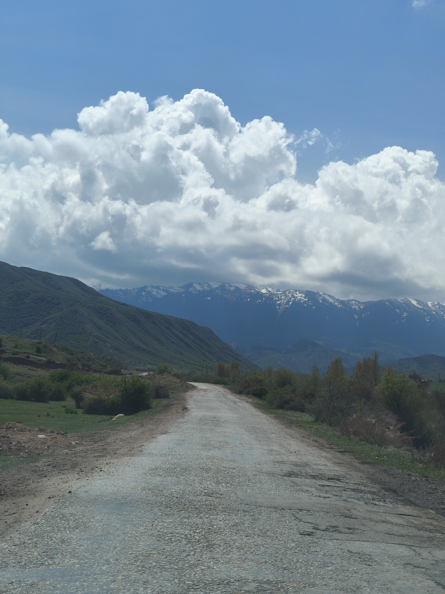Cracked road documented in Kyrgyzstan's Jeti-Ögüz mountains