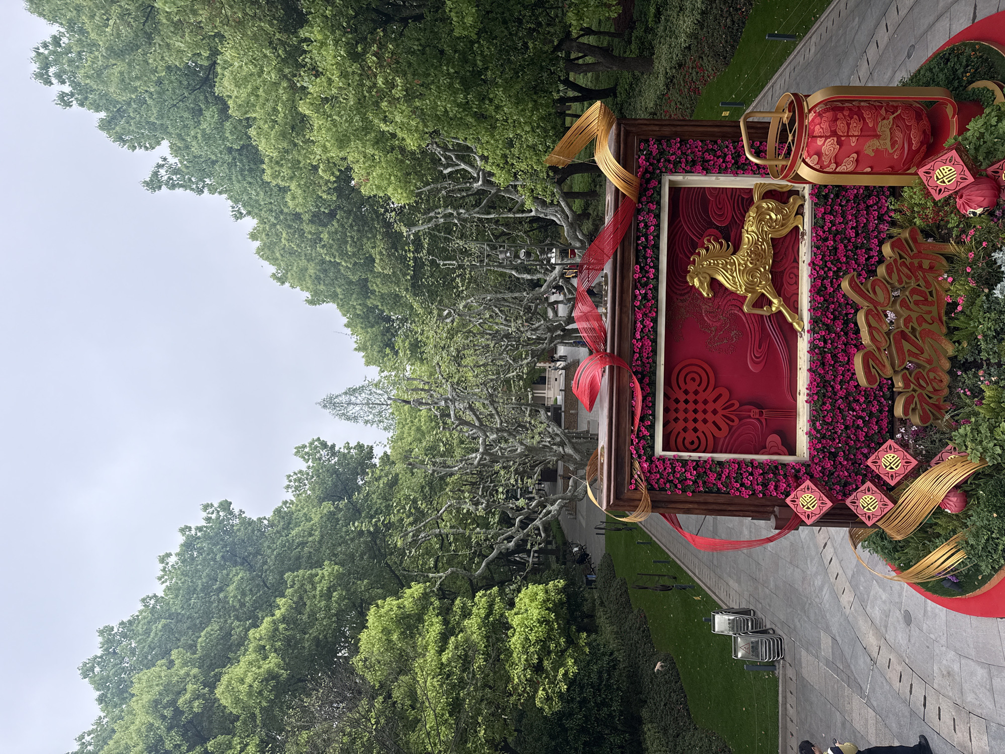 Early morning park activities captured in Shanghai