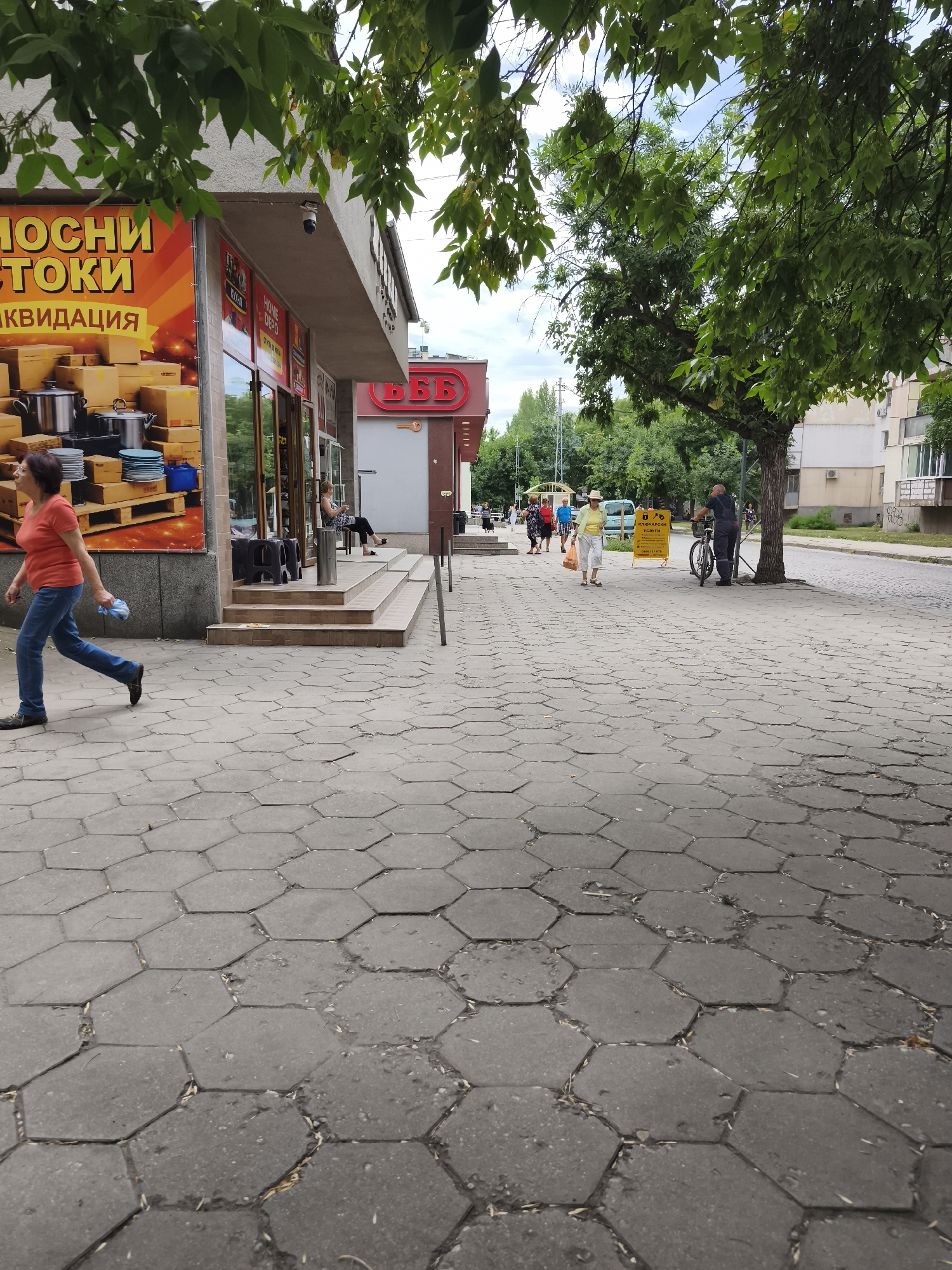 Ordinary morning street scenes along a Plovdiv sidewalk