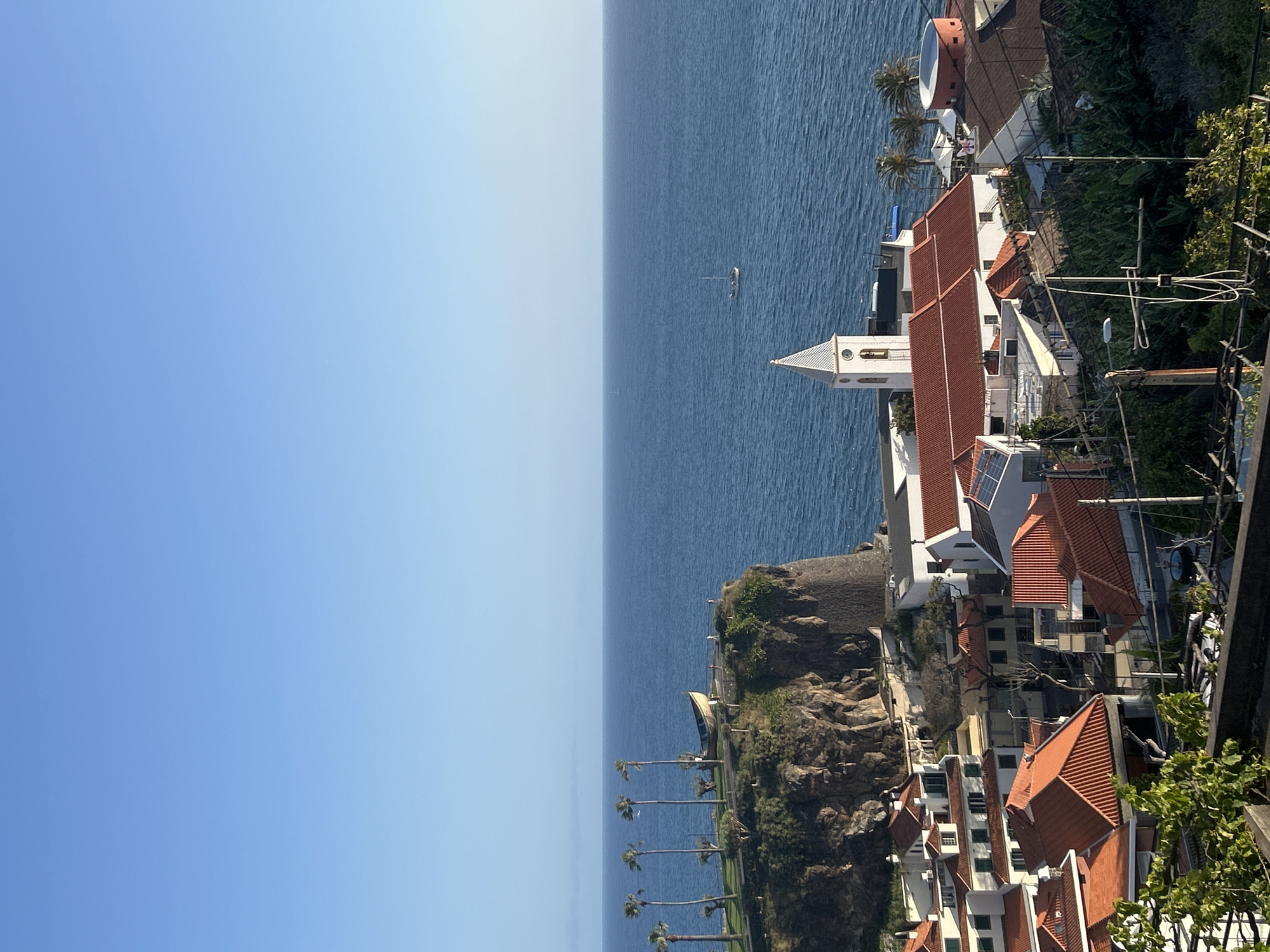 Afternoon documentation of coastal life in Câmara de Lobos