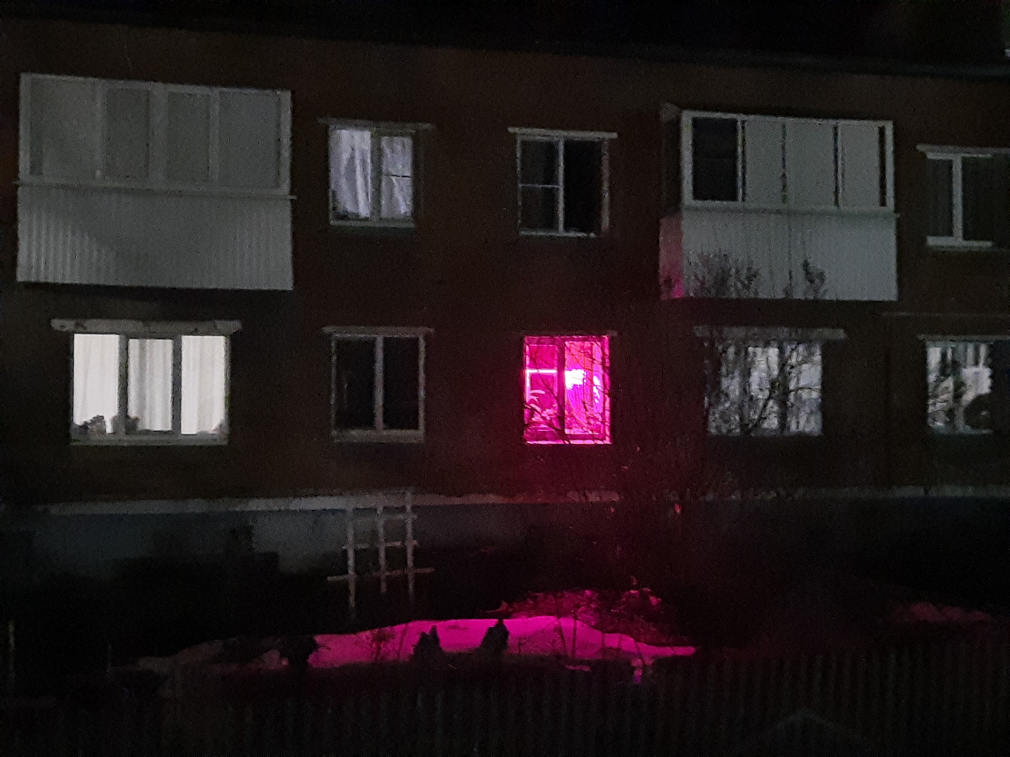 Magenta light observed in residential building window in Russia