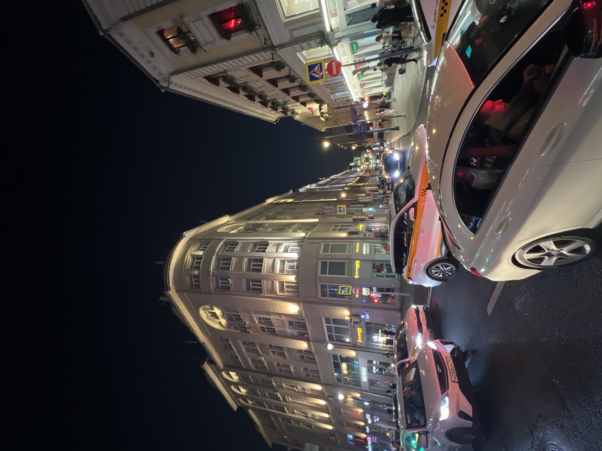 Nighttime street life documented in central Moscow commercial district