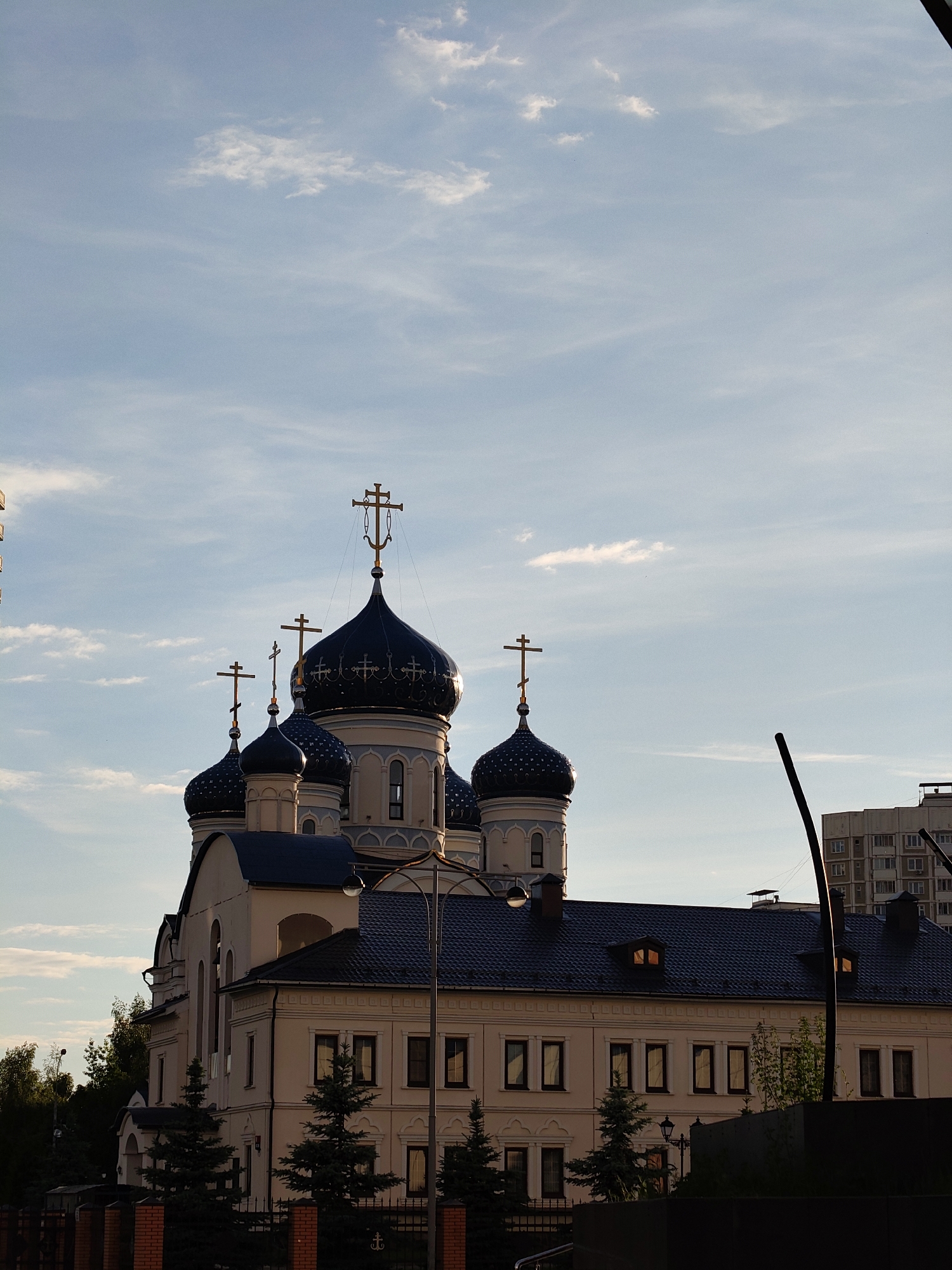 Moscow witnesses capture Orthodox churches, modern architecture during afternoon