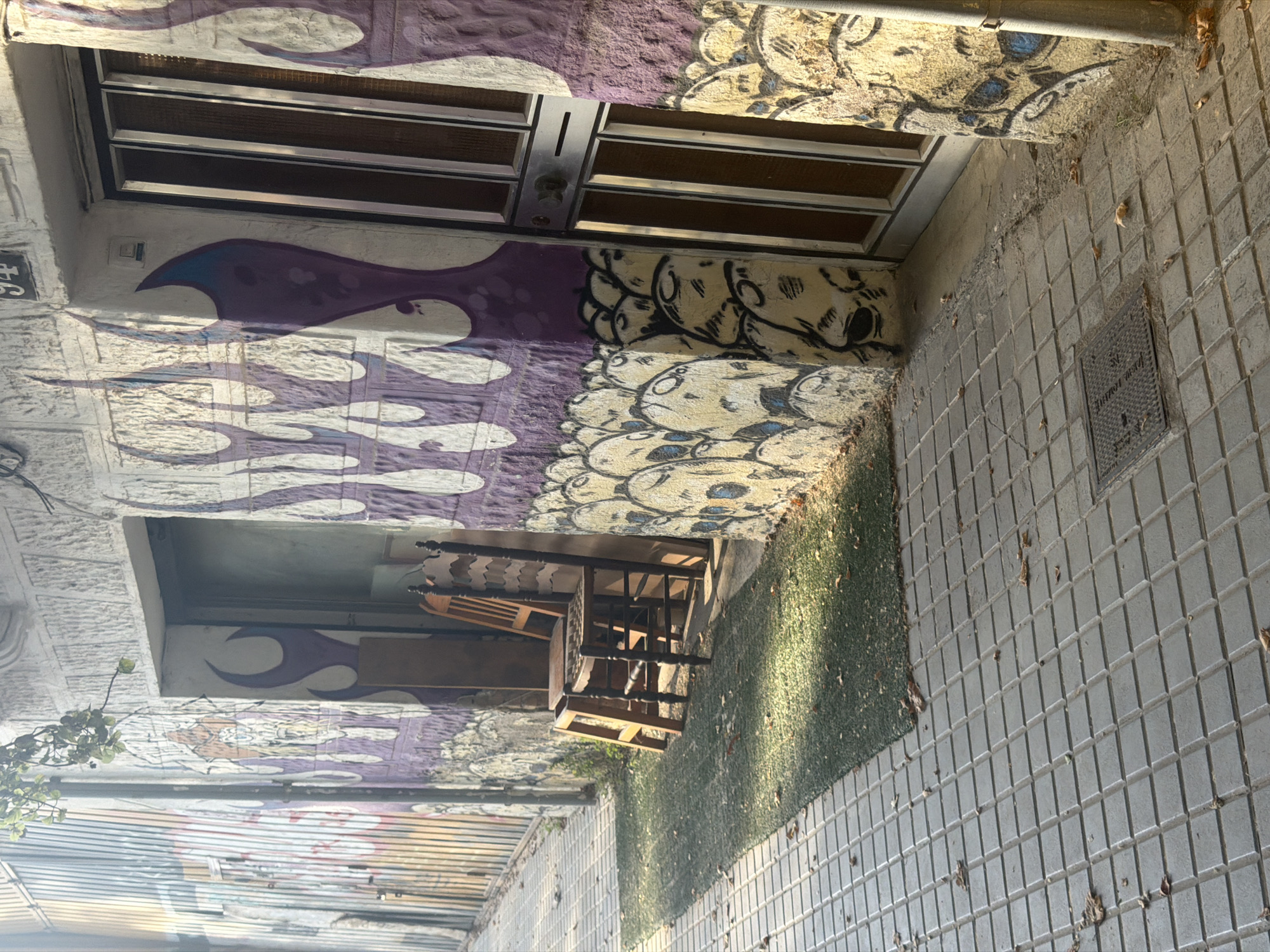 Street-level Barcelona stroll: graffiti, Bicing, and summer sidewalks