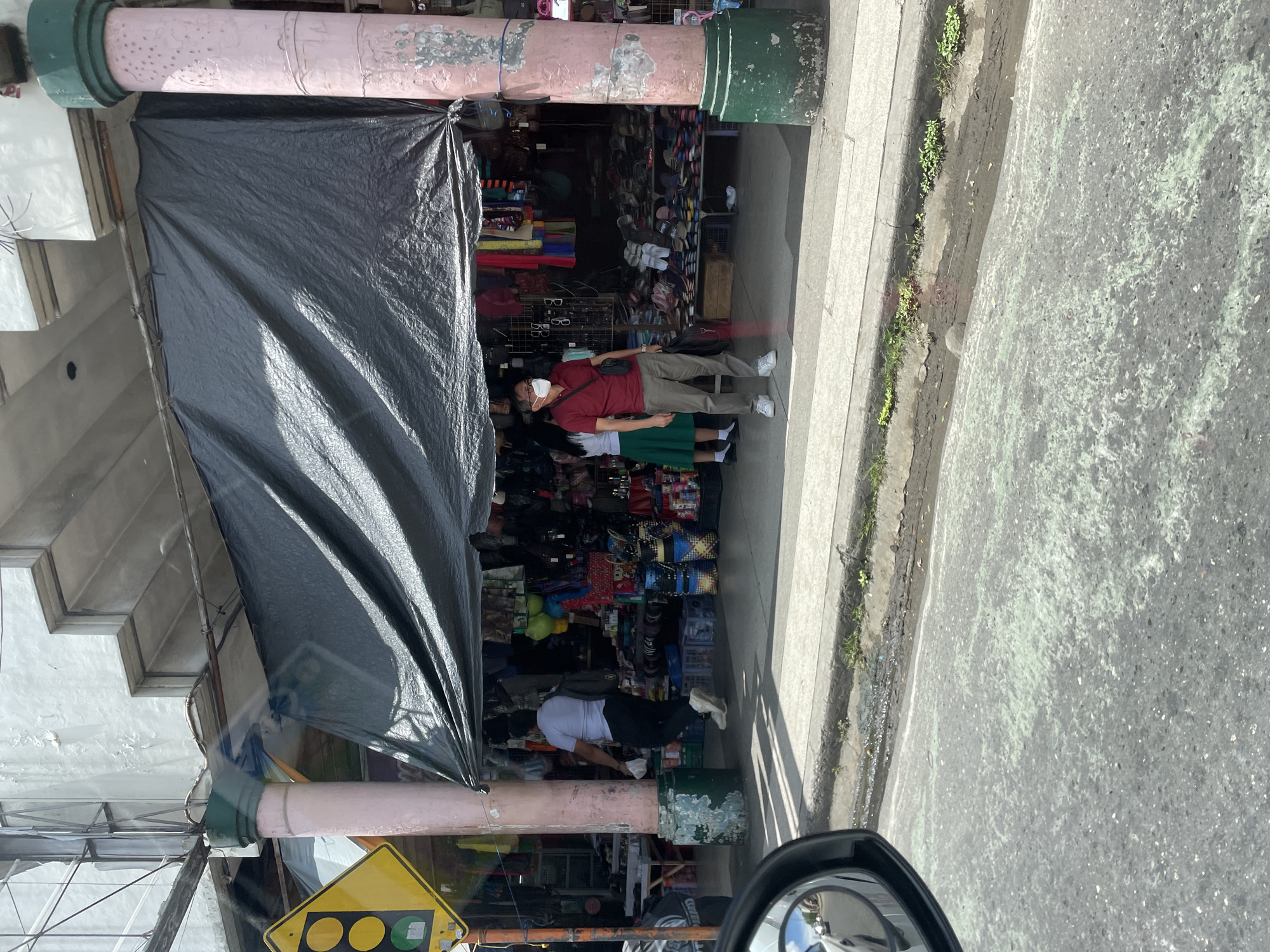 Street-level tour through Davao City markets, bridges, and traffic