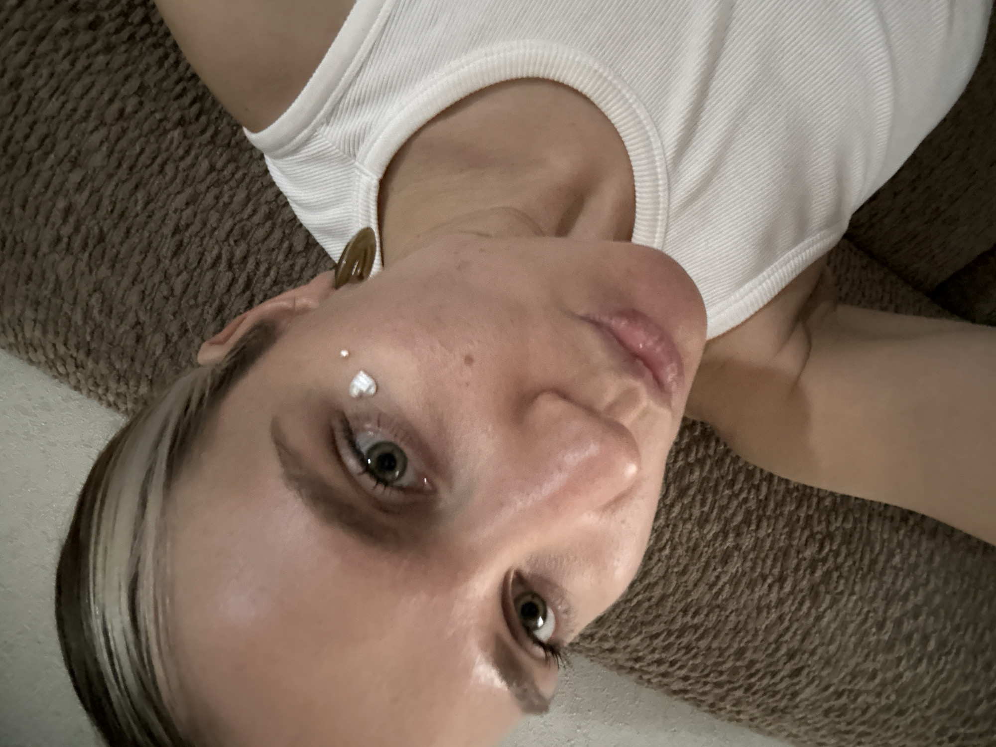 Casual moments documented in Esenyurt: selfies, cats, everyday life