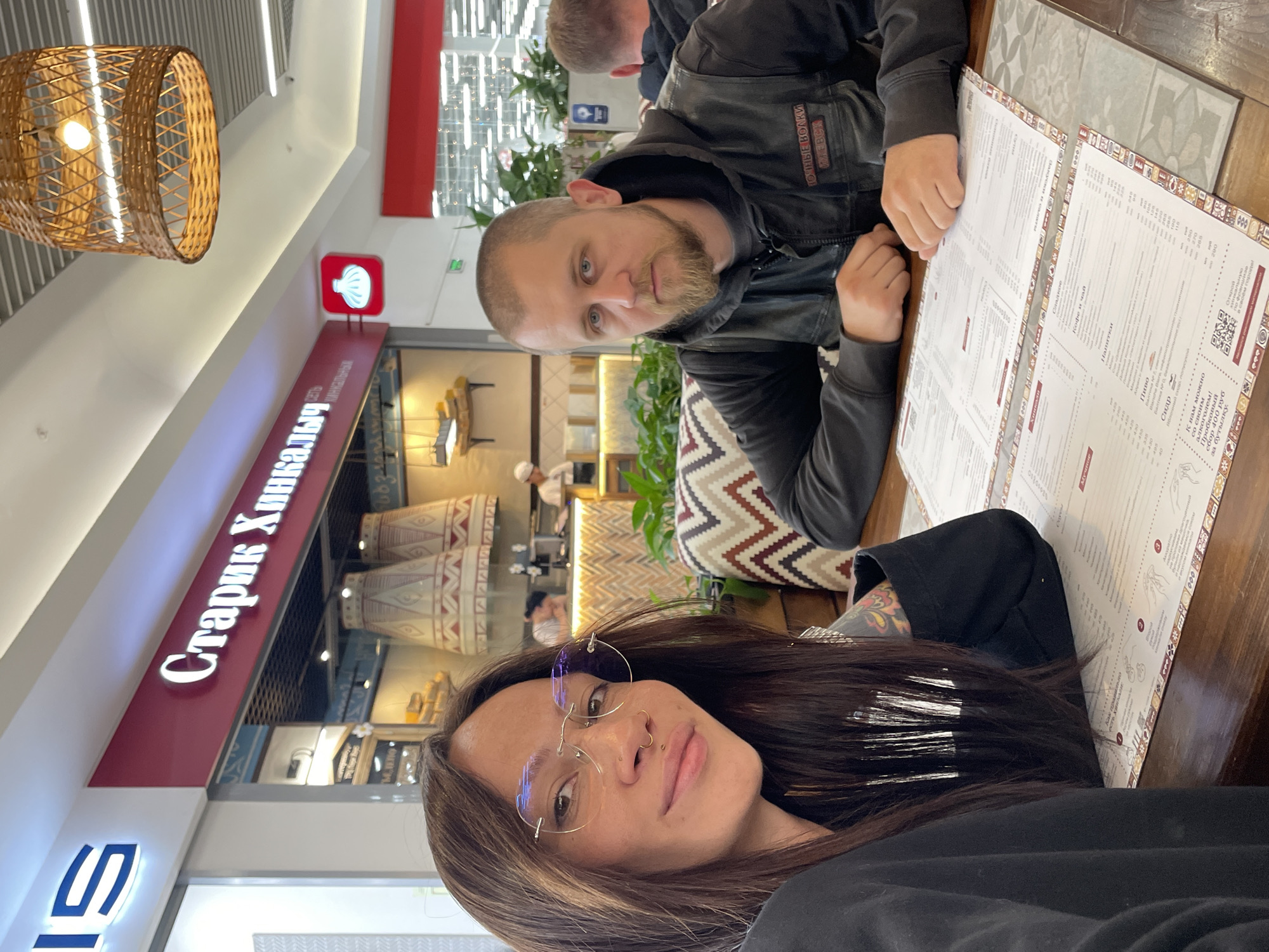 Diners take selfies at Yekaterinburg mall restaurant