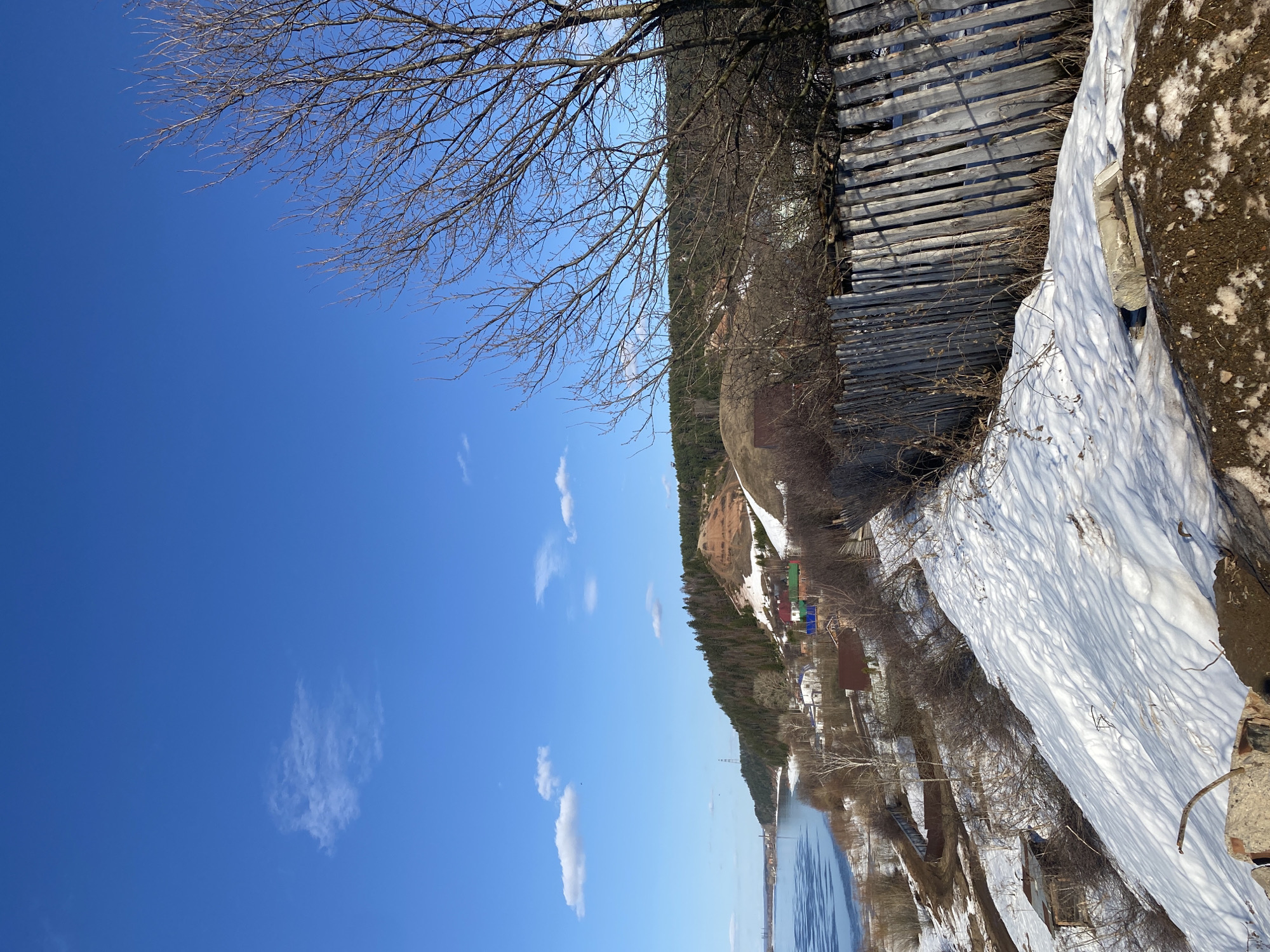 Spring thaw documented in Russian village, child plays near icy river