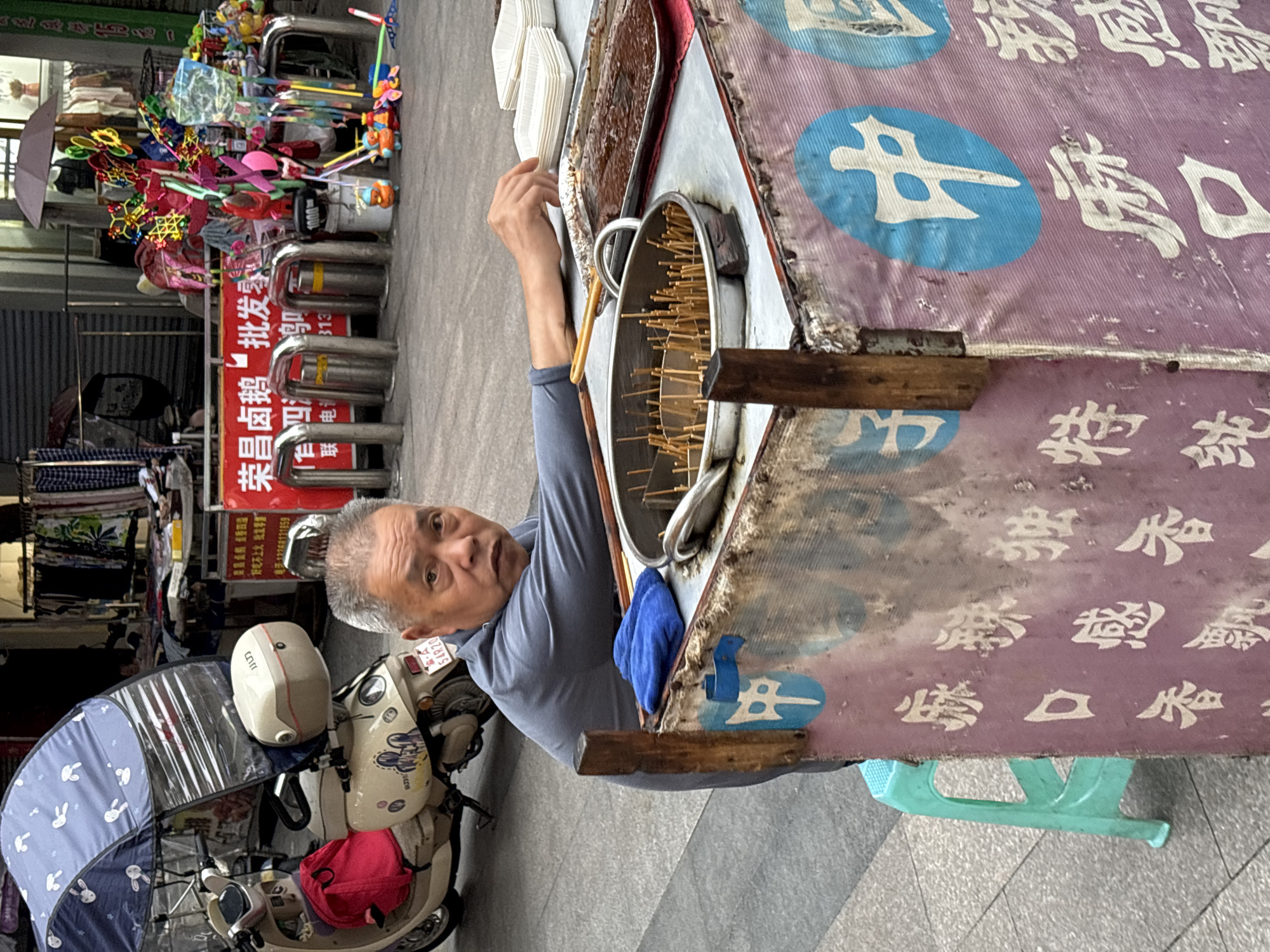 Daily life scenes captured across Jiangjin streets and food stalls