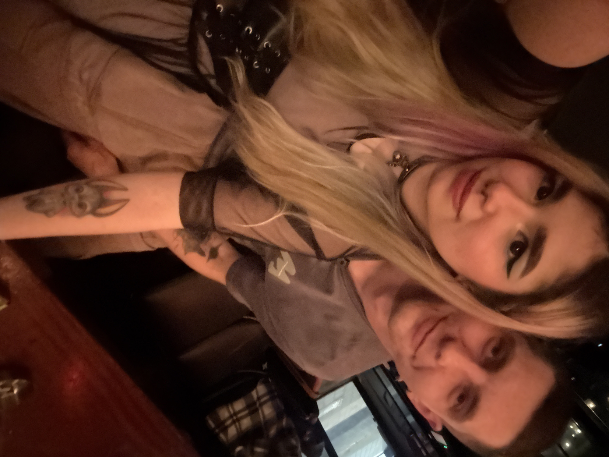 Couple photographed together at Tel Aviv bar early morning