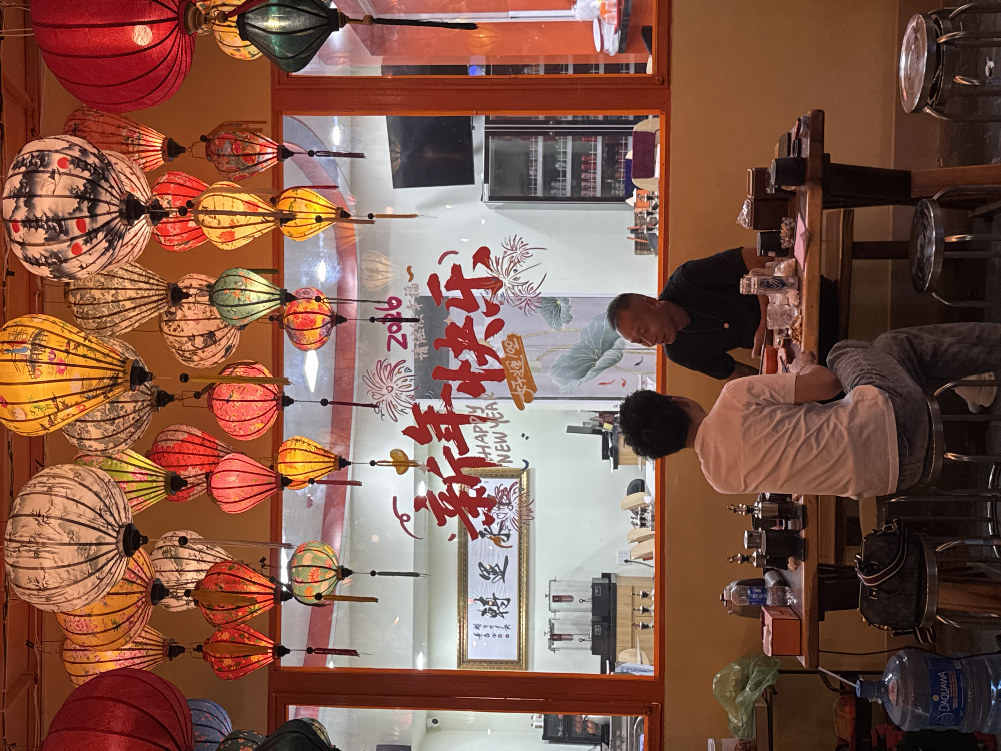 Everyday life documented across Đà Nẵng establishments and streets