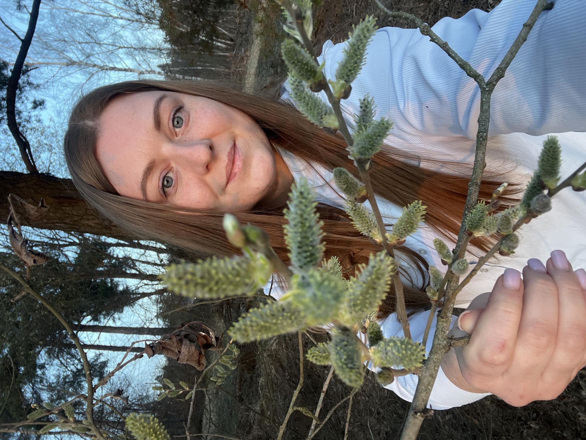 Woman poses for spring photo in Zaovrazh'e, Russia