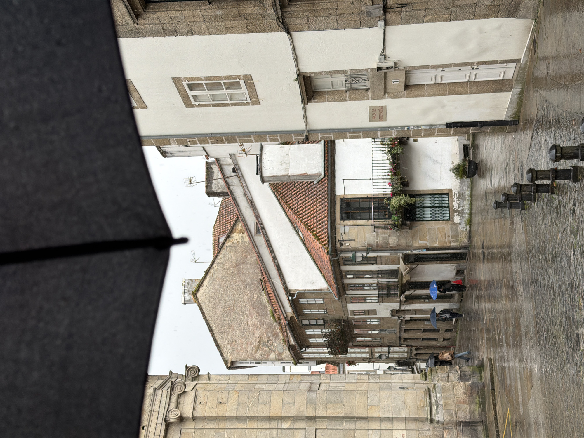 Rainy afternoon documented on Santiago de Compostela street