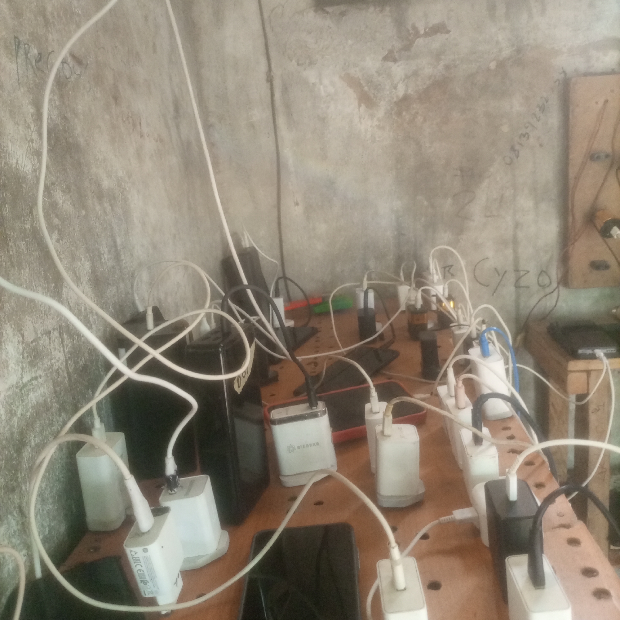 Mobile phone vendor operation with charging station documented