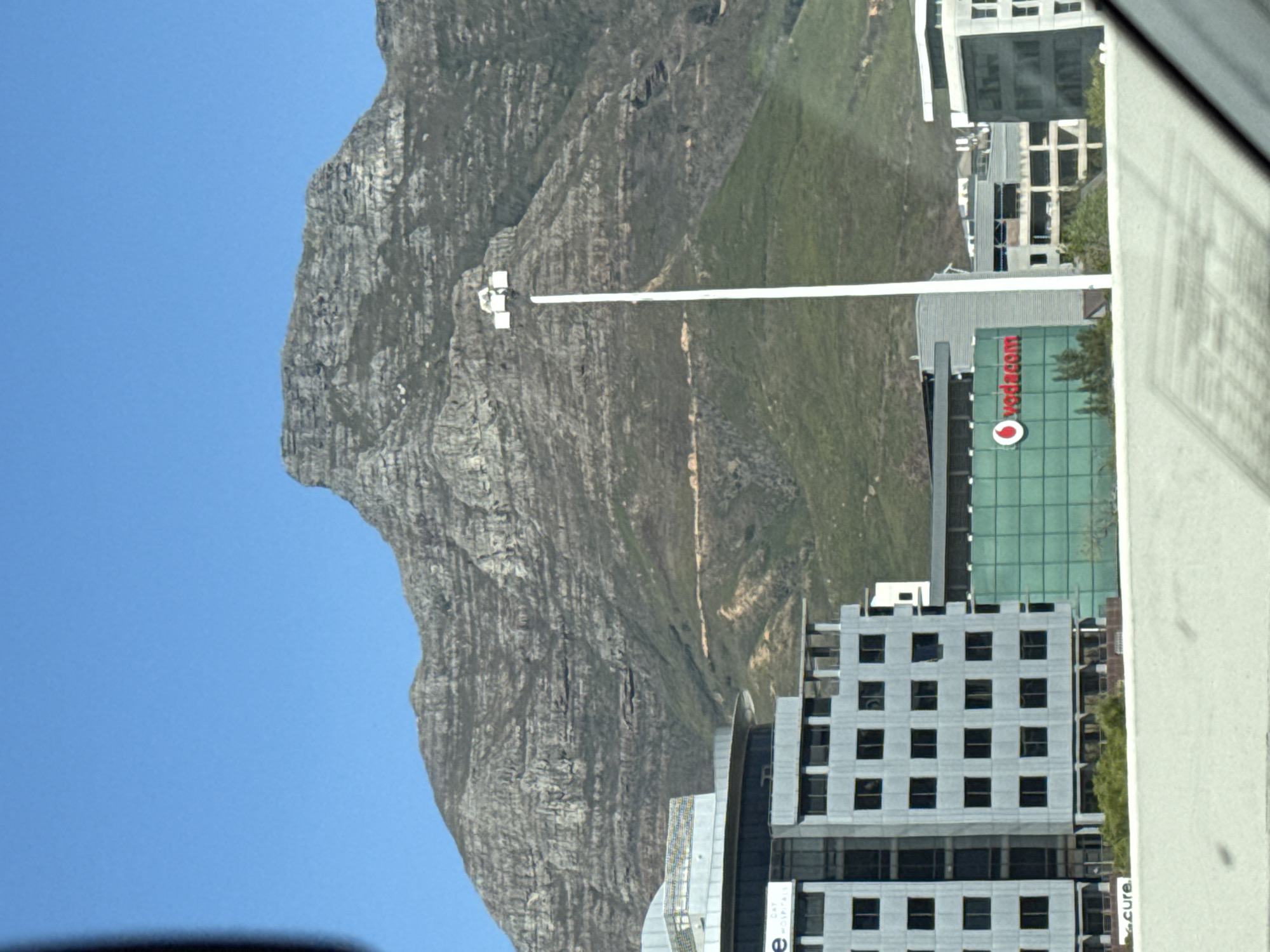 Clear day views of Table Mountain captured in Cape Town