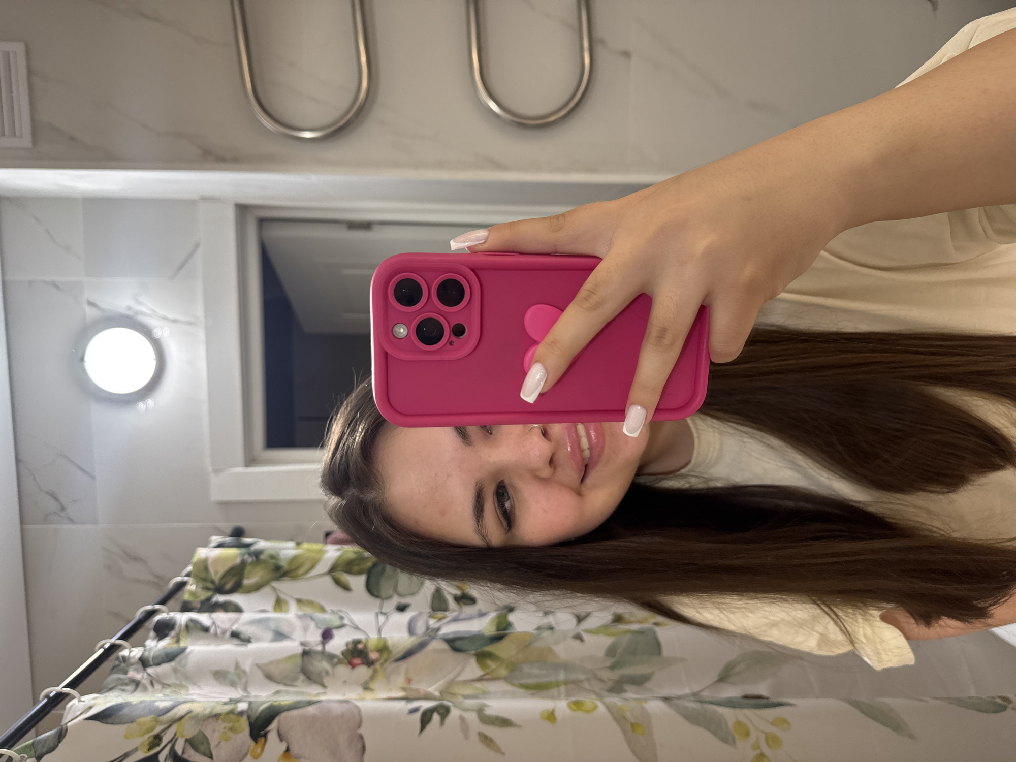 Woman documents evening beauty routine across Russian suburbs
