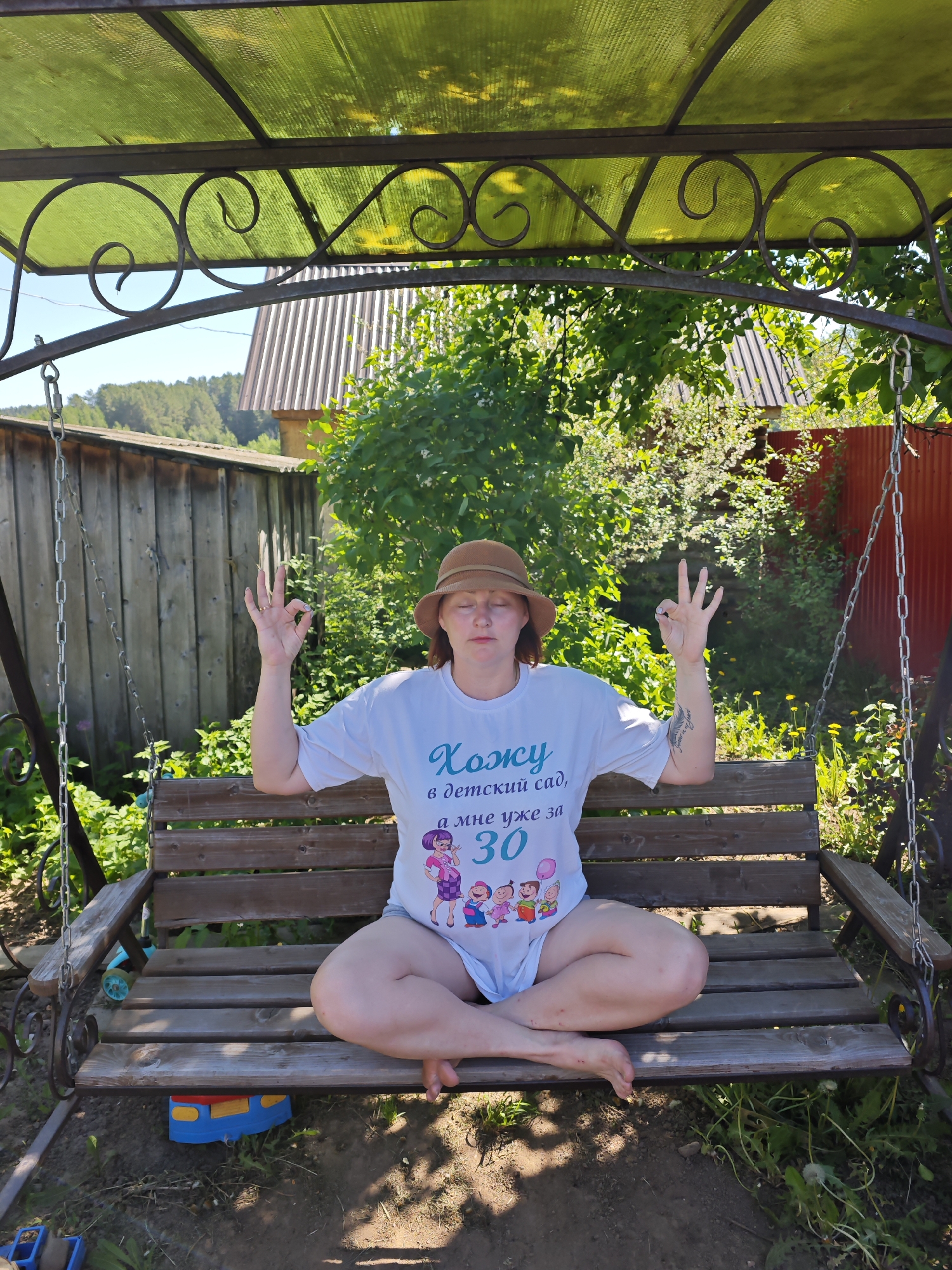Early morning family leisure moments captured in Фоки, Russia