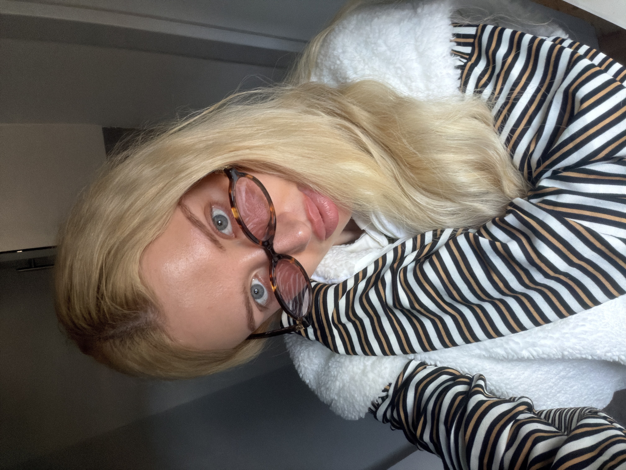 Woman takes bathroom selfie in Belgrade apartment