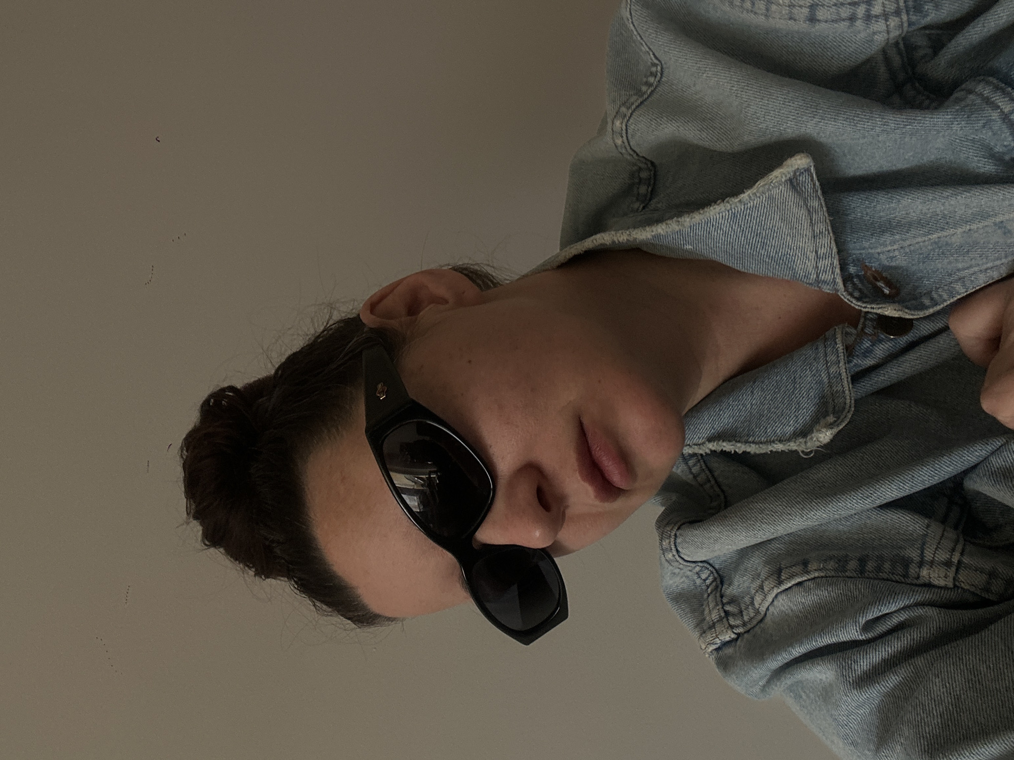 Person in denim jacket, sunglasses spotted in Riga