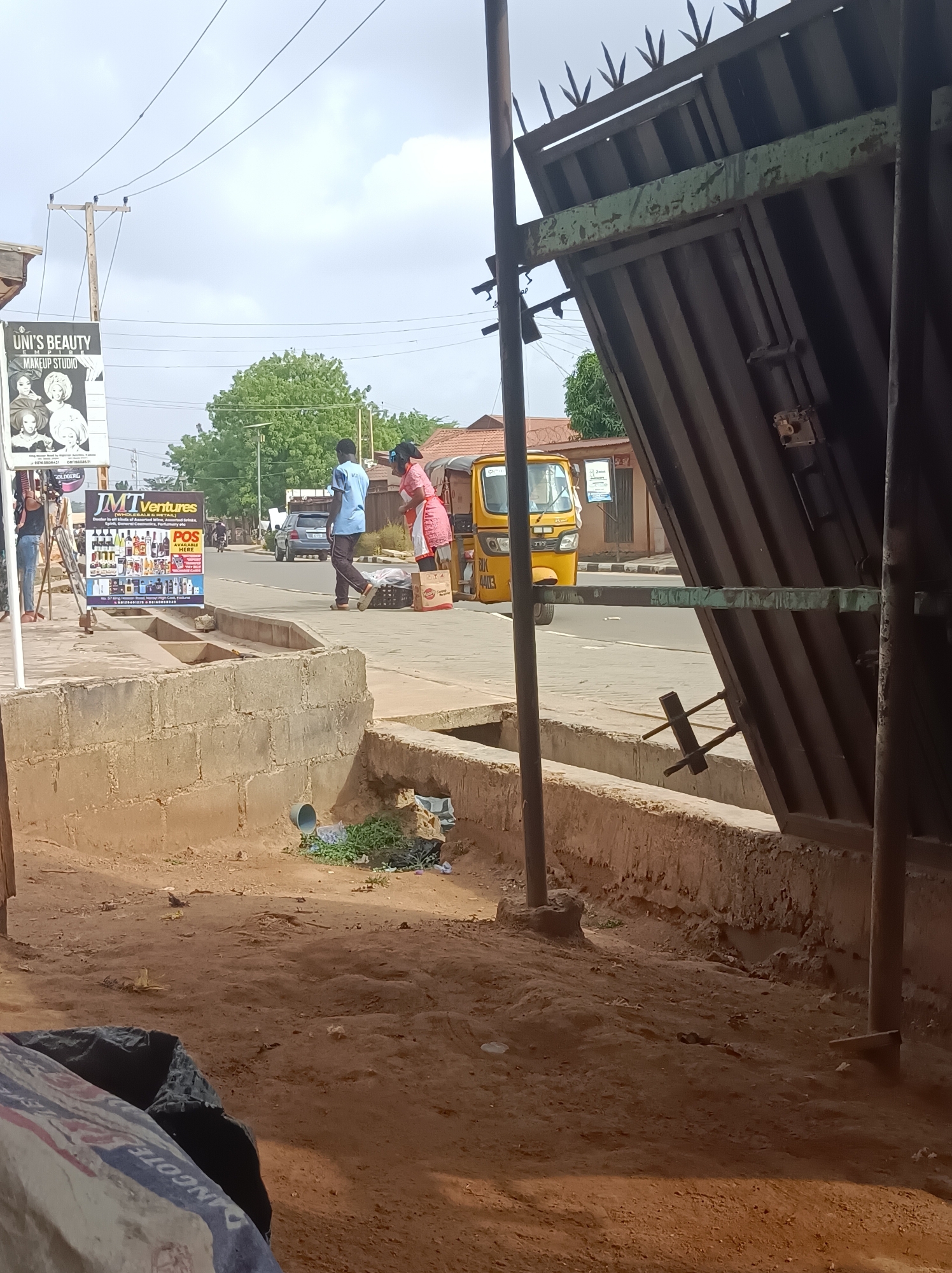 Morning street scenes documented in Narayi, Nigeria