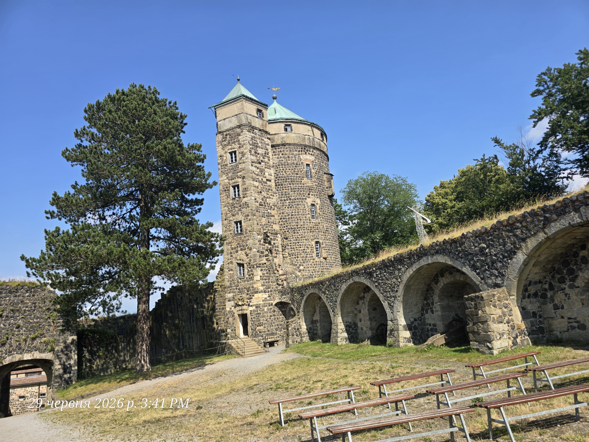 Exploring Stolpen Castle's towers, tunnels, and hilltop views