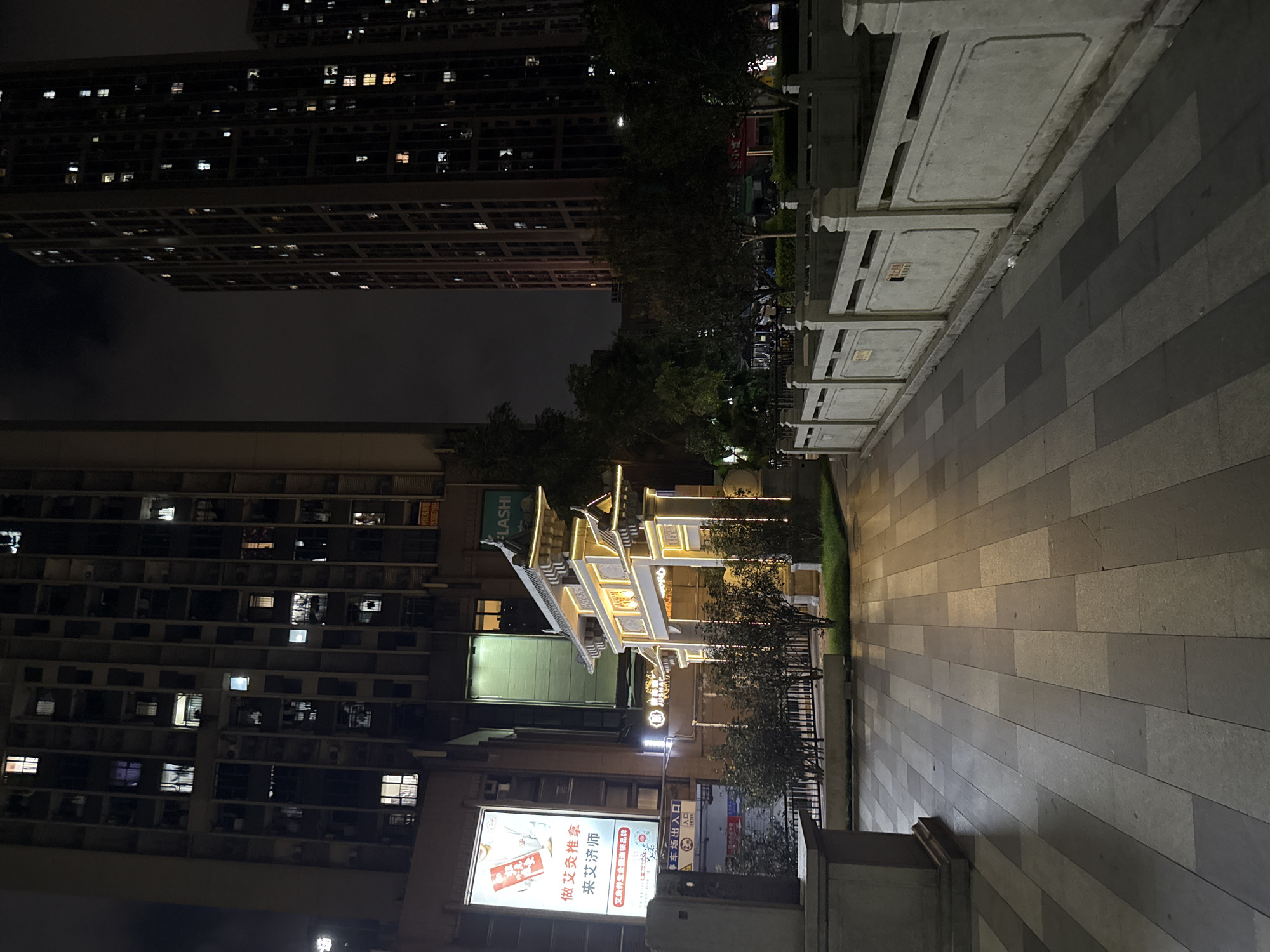 Evening street life captured in Haizhu District, China