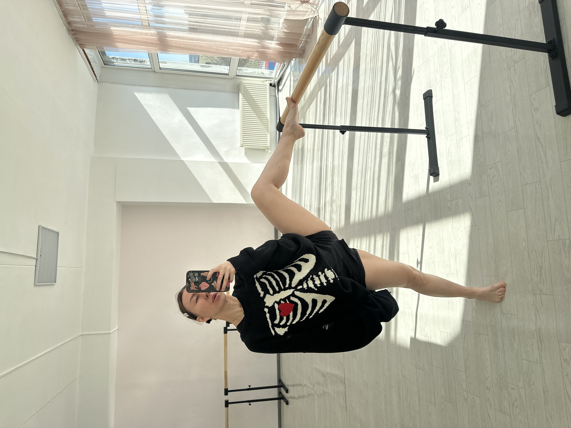 Morning dance class session captured in Votkinsk studio