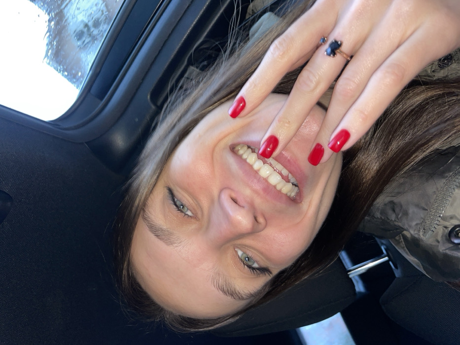 Woman documents salon visit and drive in Budva