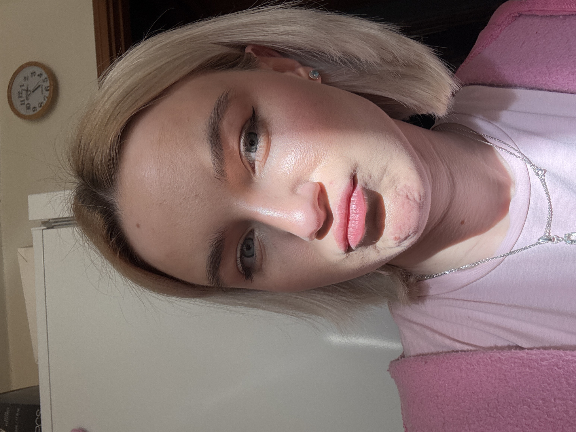 Portrait captured in Vsevolozhsk shows blonde individual in pink