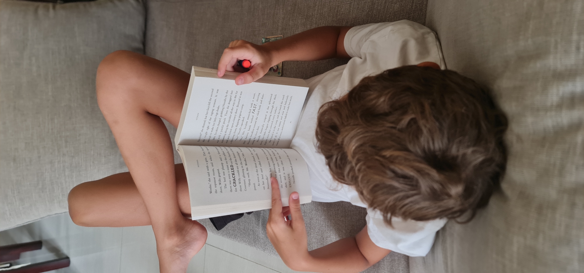 Morning reading and breakfast scenes captured in Đà Nẵng homes