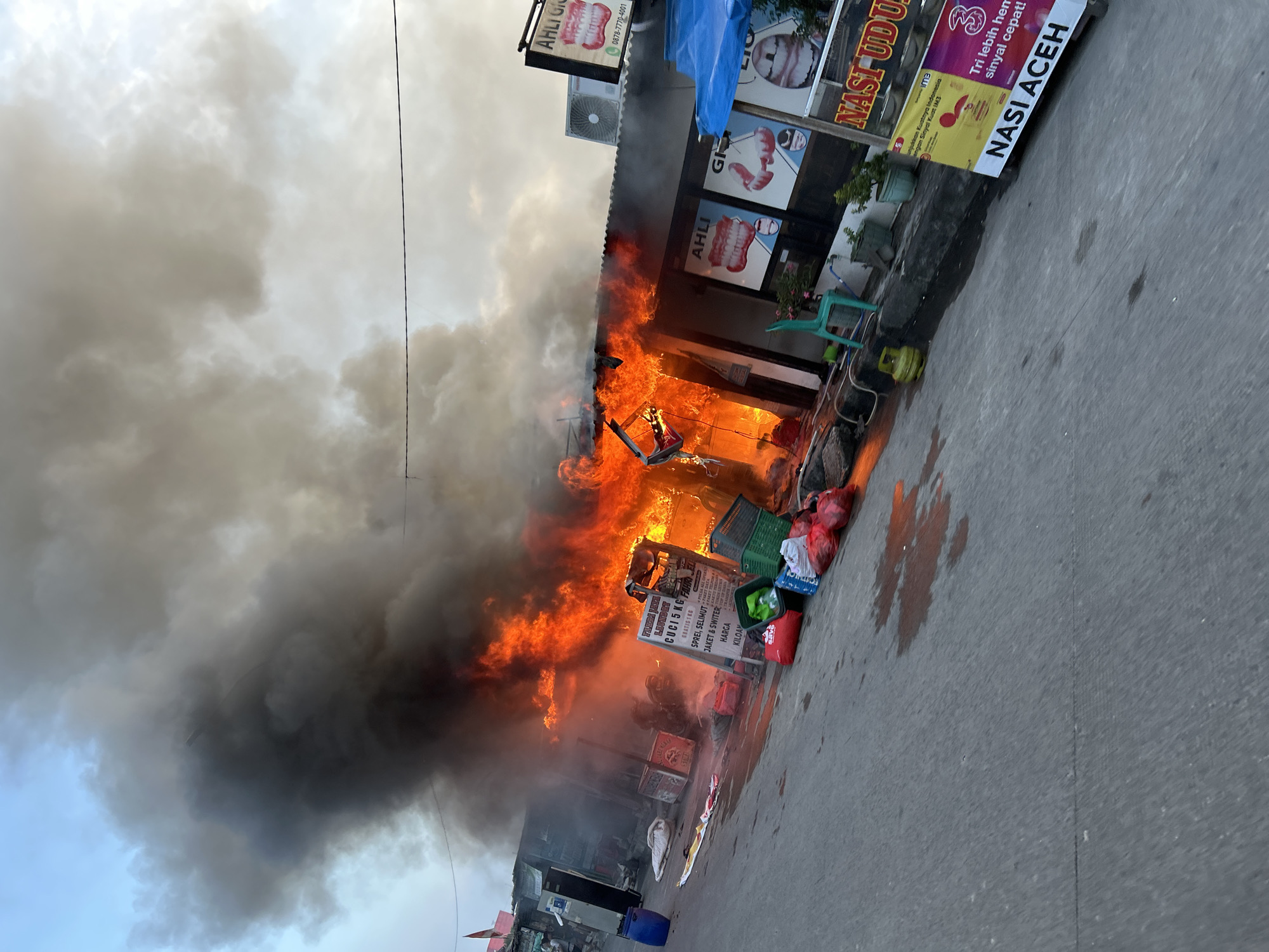 Market fire causes traffic disruption across city