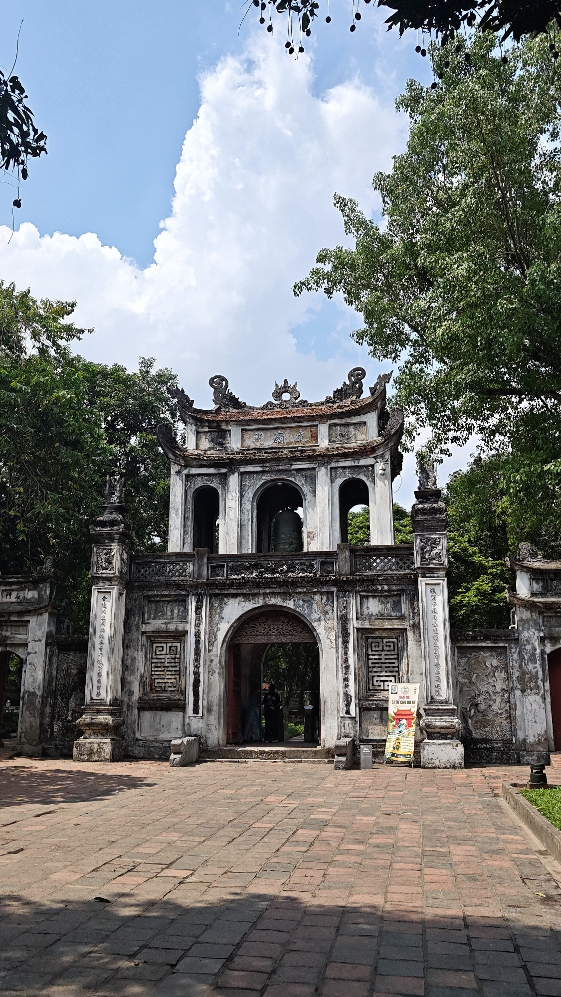Tourist documents morning visit to Hanoi's Temple of Literature