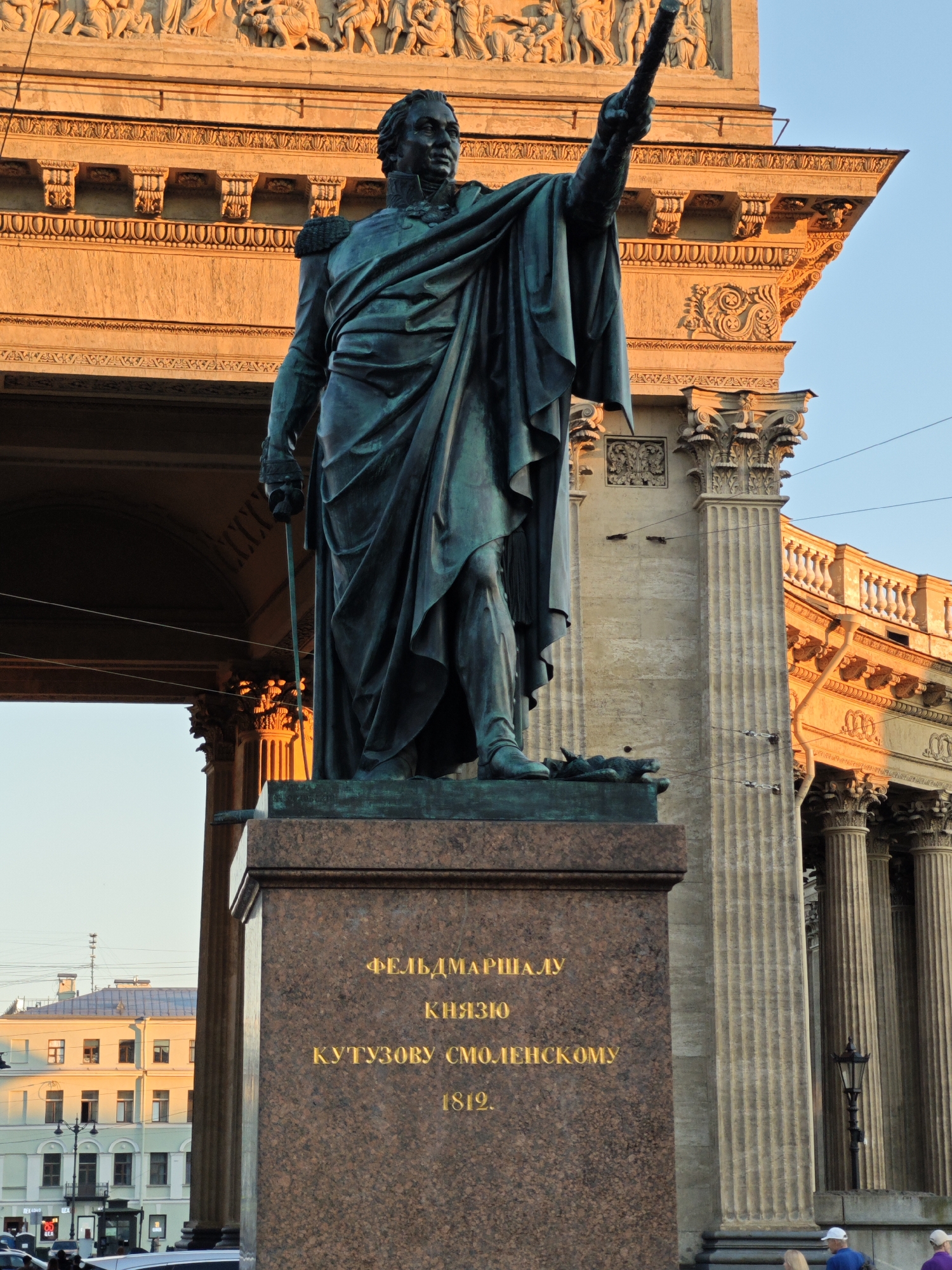 Tourist documents evening visit to Saint Petersburg's Kazan Cathedral