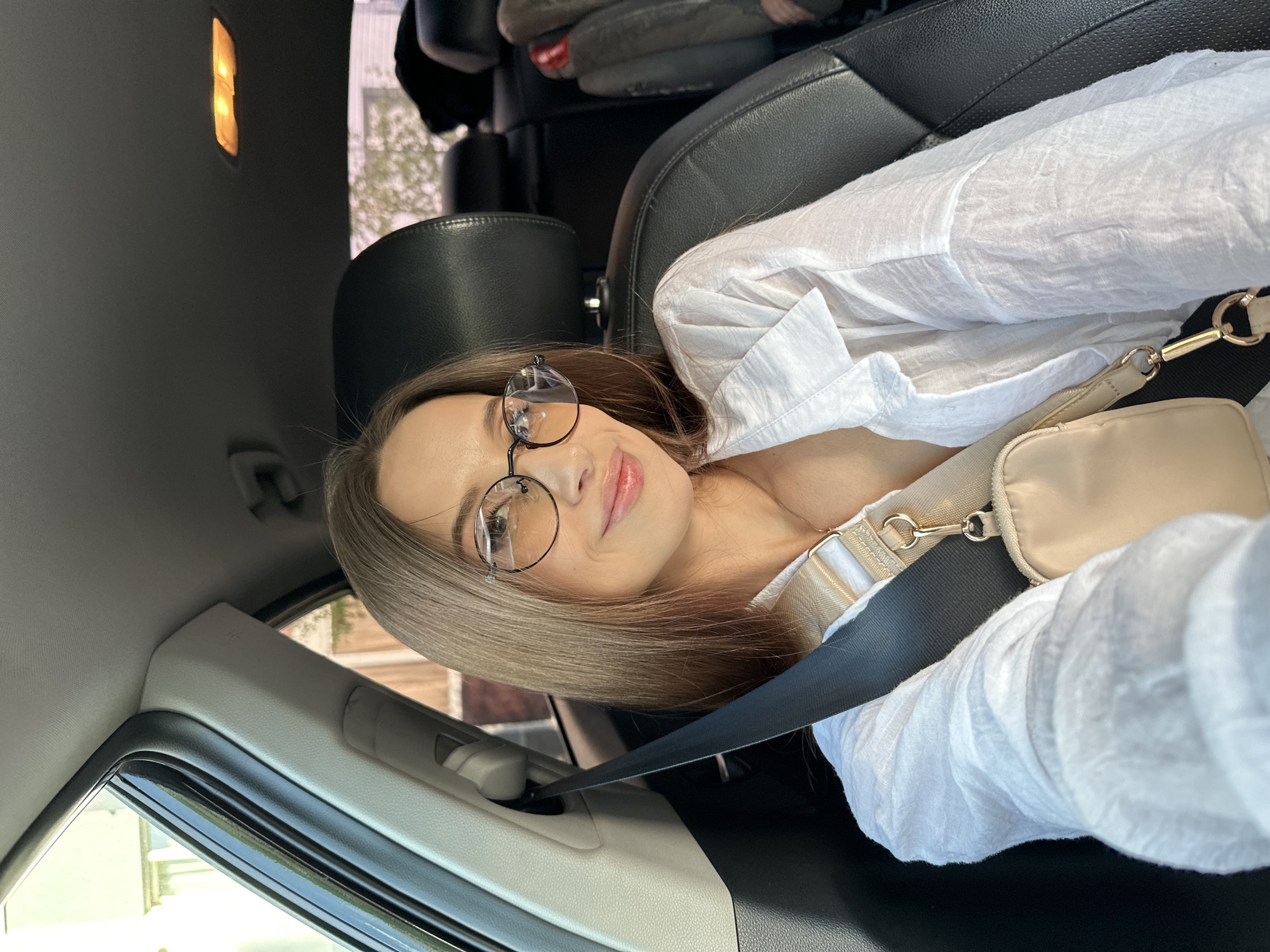 Woman photographed in multiple Yekaterinburg locations within three minutes