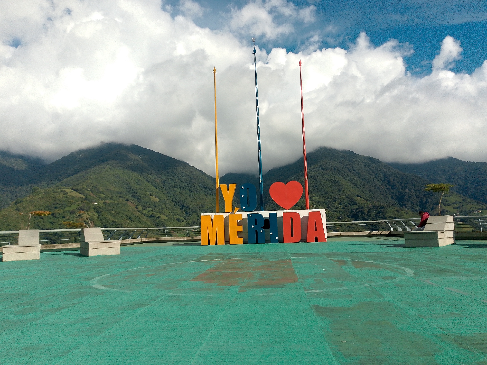Tourist captures Mérida's iconic sign and cable car views