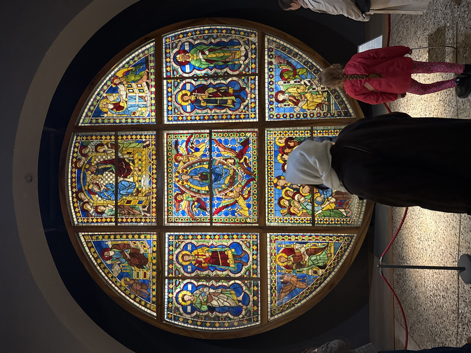 Tourist documents morning visit to Siena Cathedral's architectural highlights