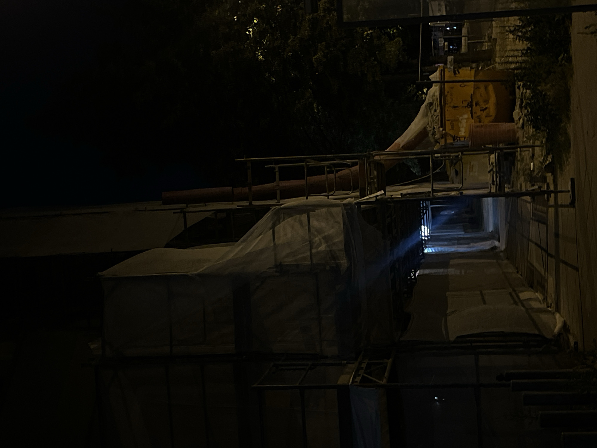 Late-night street-level roam through a Berlin neighborhood