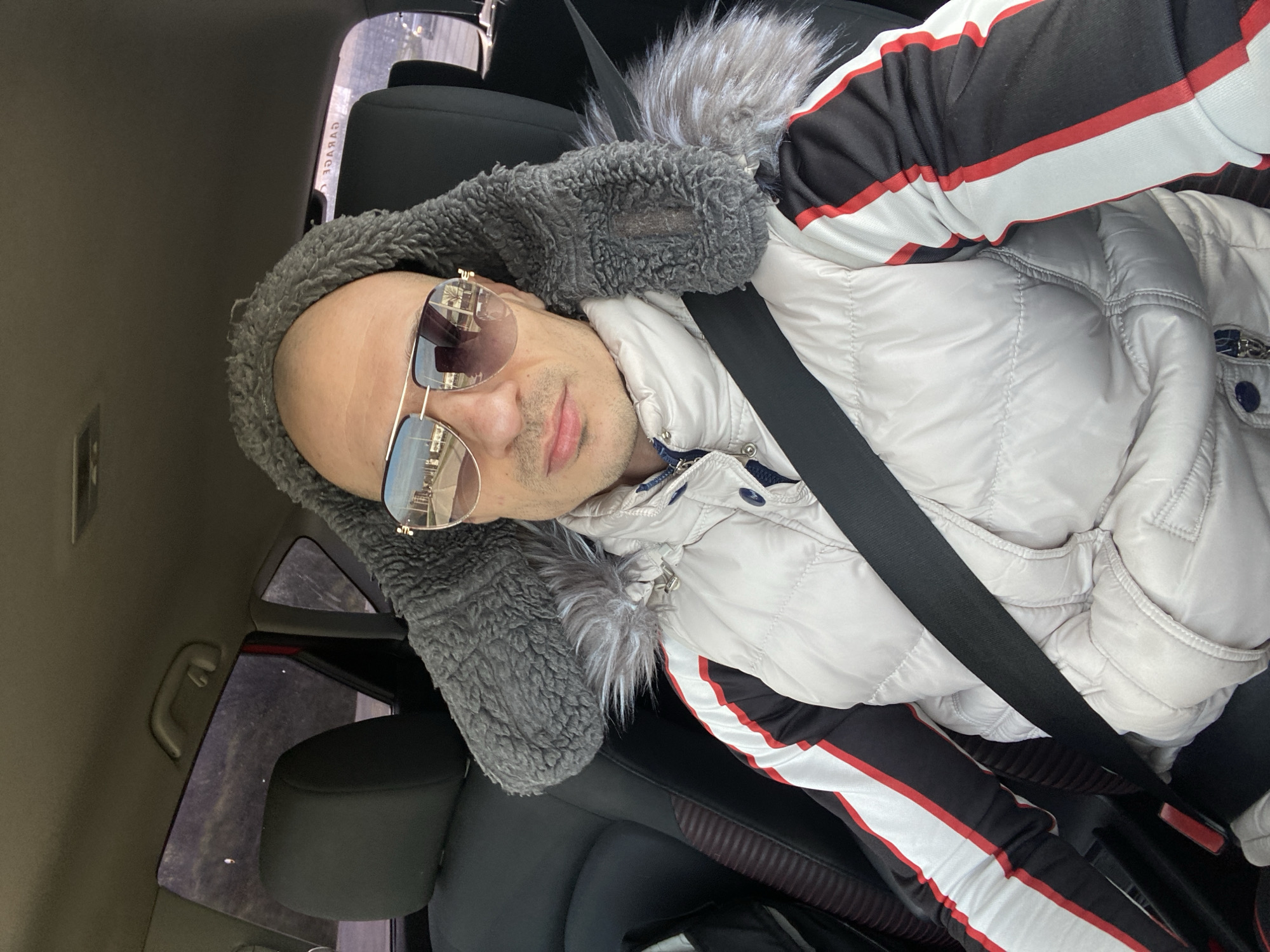 Man in distinctive winter jacket observed in car in Pleven