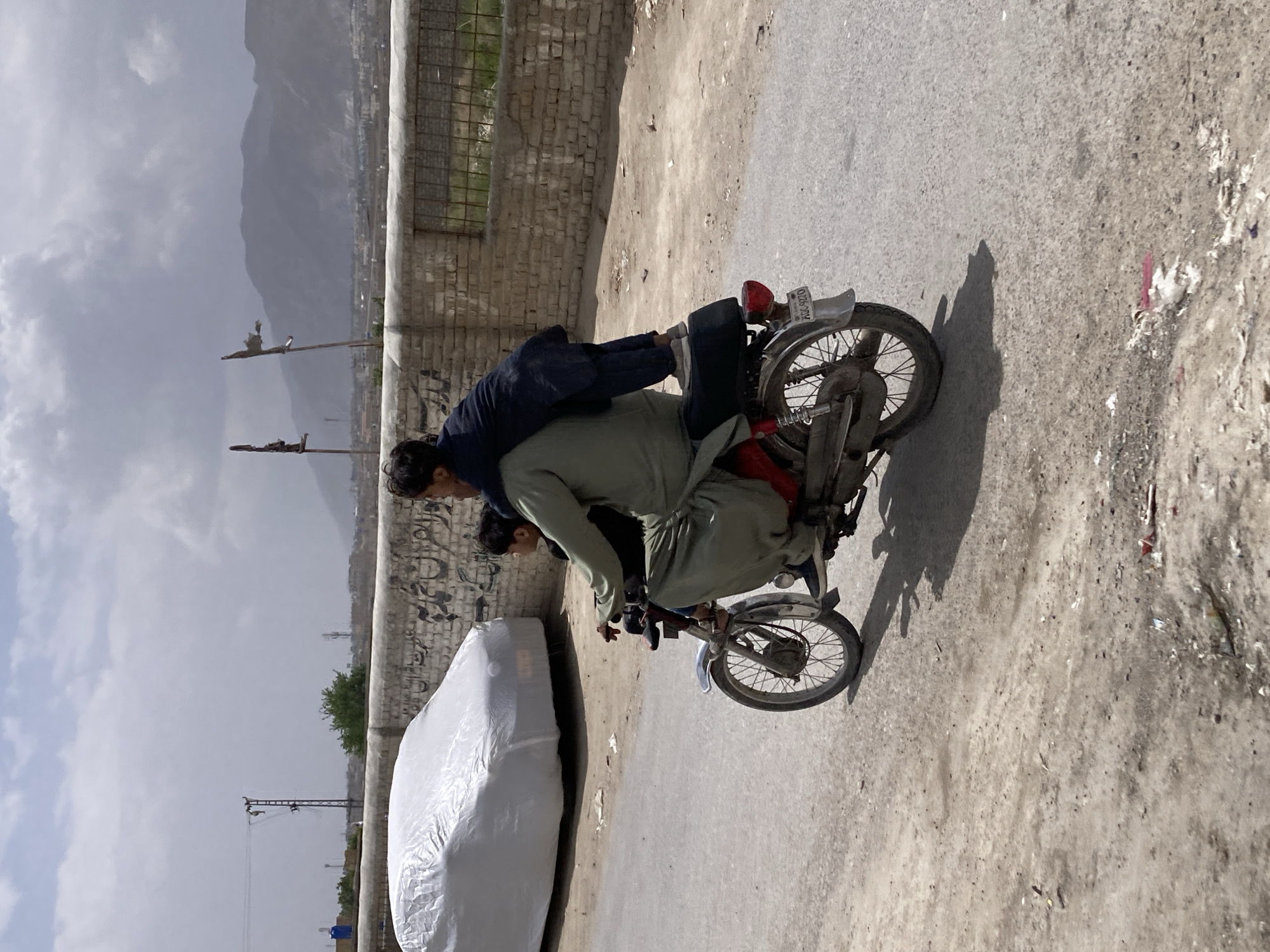 Morning street scenes documented across Quetta City neighborhoods