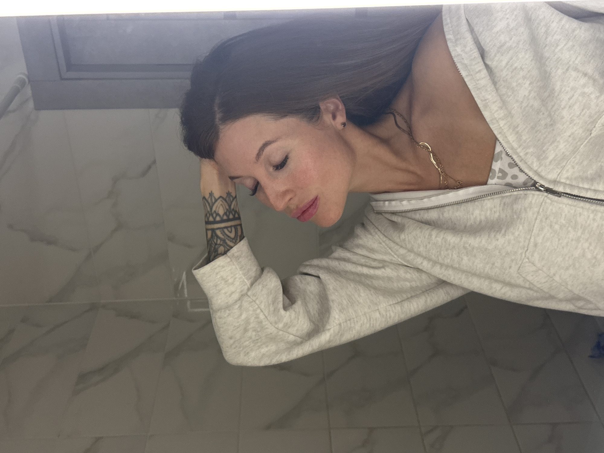 Woman documents evening routine through selfies in Chaikovsky, Russia