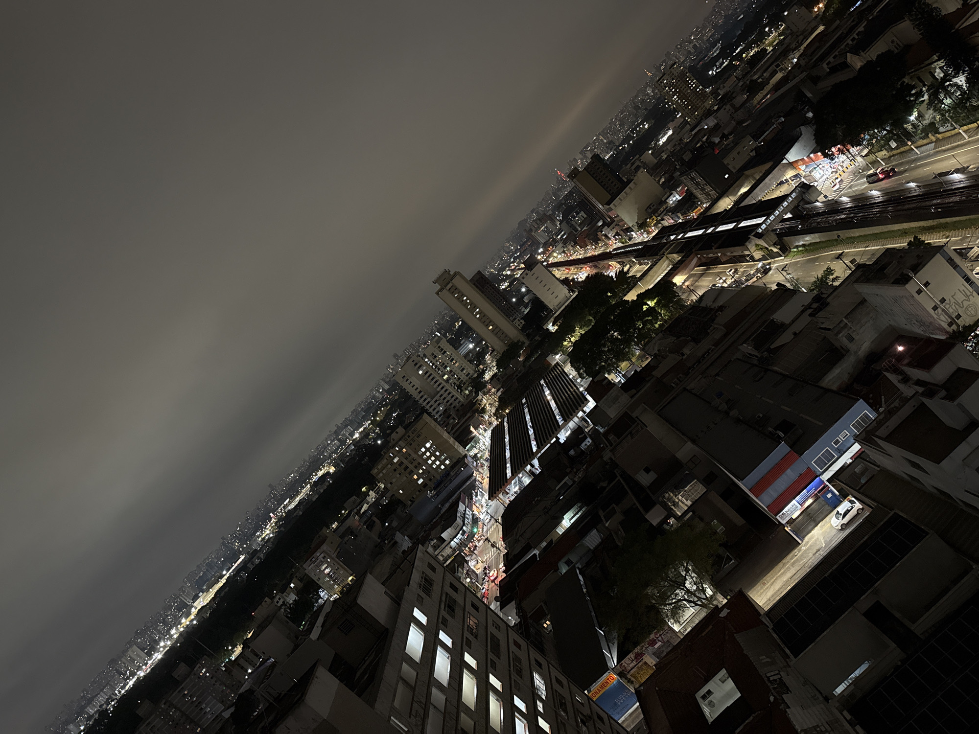 Night observer documents São Paulo cityscape and street gatherings