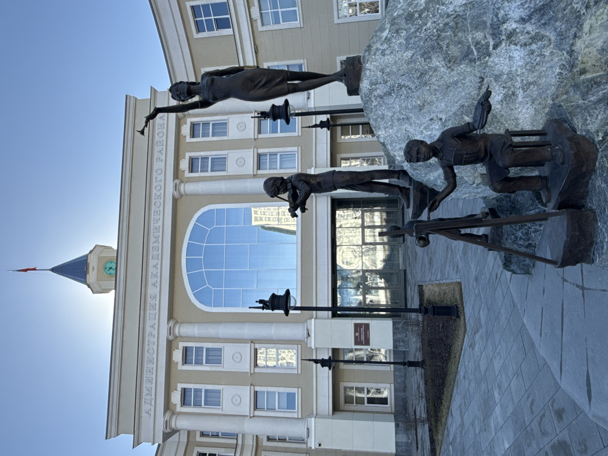 Bronze sculpture spotted at Academic District in Yekaterinburg