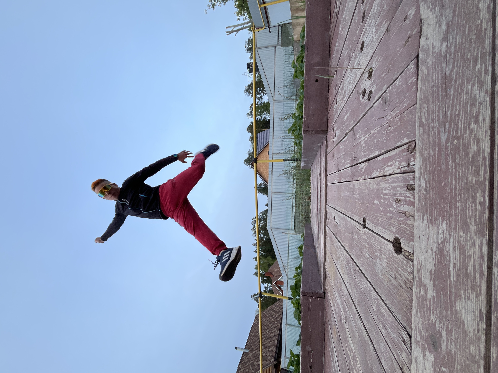 Man jumps from wooden structure in Chaikovsky, Russia